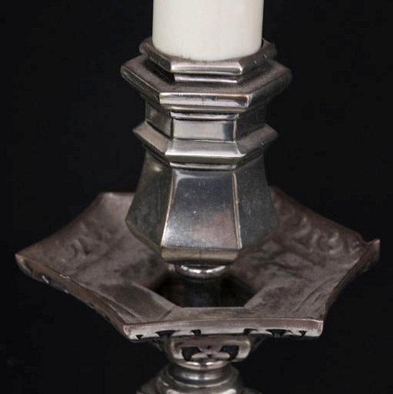 Métal Paire de grandes appliques à 3 lumières en métal argenté E.F. Caldwell en vente