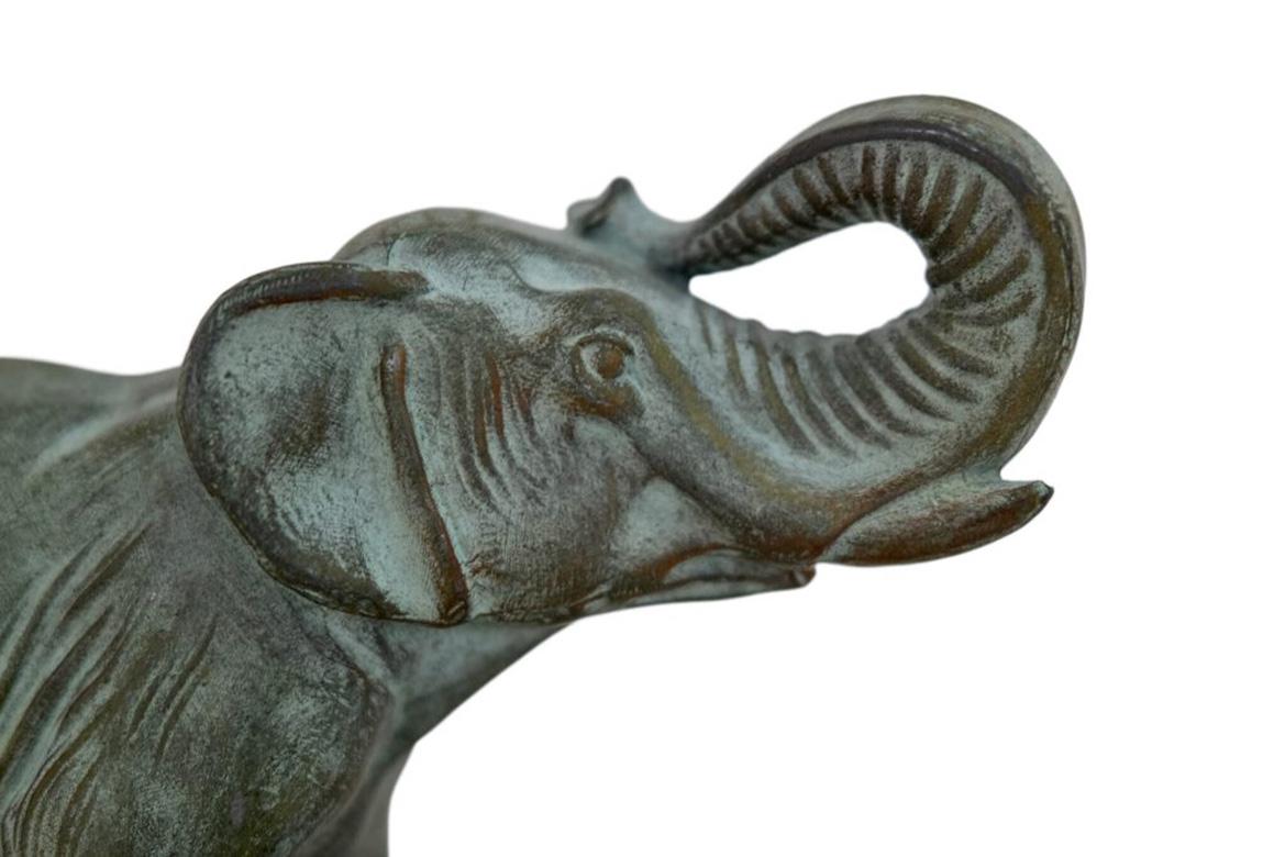 Pair of large elephant bookends In Good Condition For Sale In Wiesbaden, DE