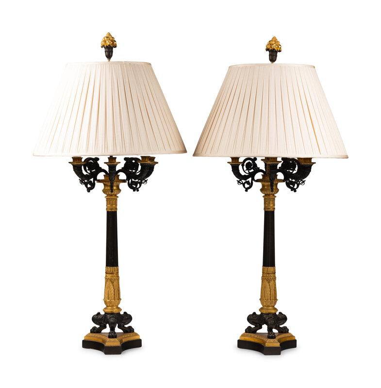 Paar große vergoldete und patinierte Bronze-Kronleuchter im Empire-Stil mit fünf Lichtern im Angebot 2