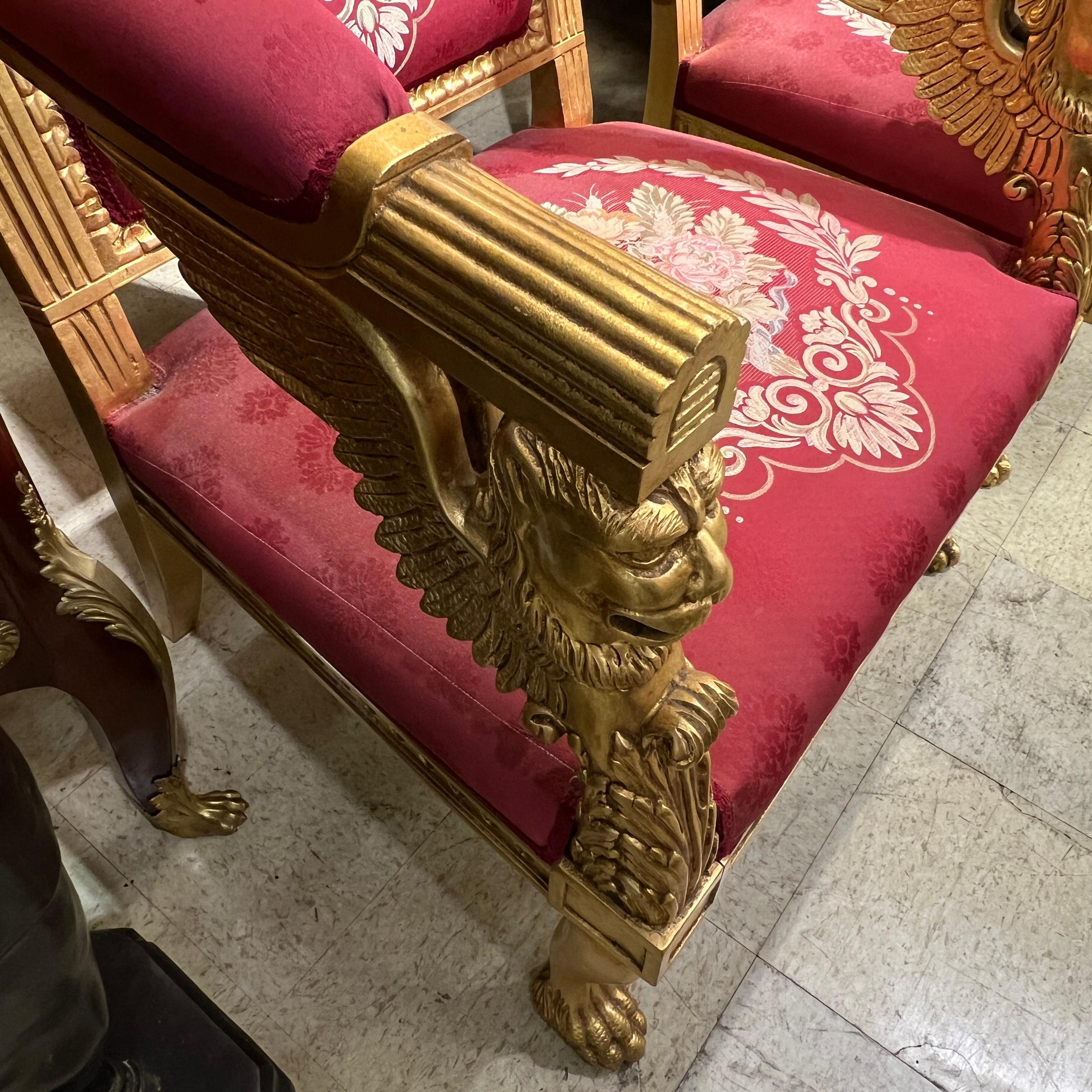 Paar große gepolsterte Sessel aus vergoldetem Holz im Empire-Stil Fauteuils im Zustand „Gut“ im Angebot in New York, NY