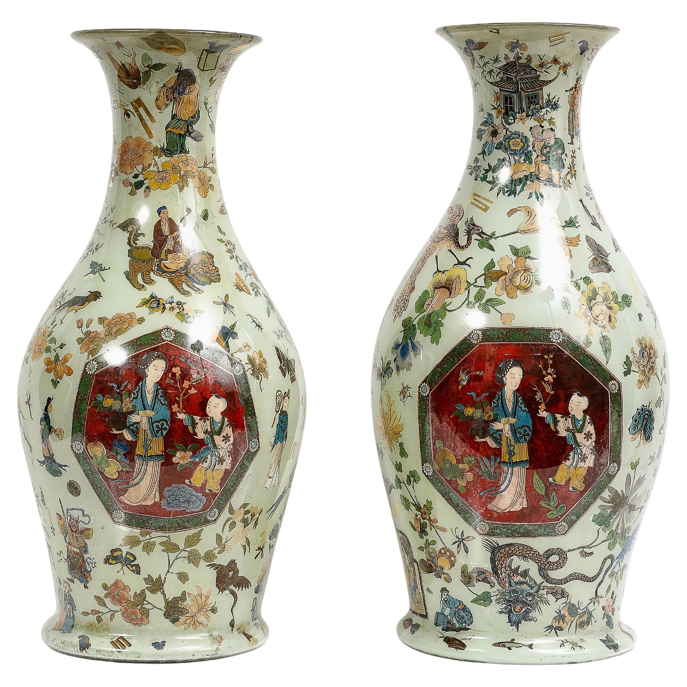 Coppia di grandi vasi inglesi in vetro a decoupage Chinoiserie