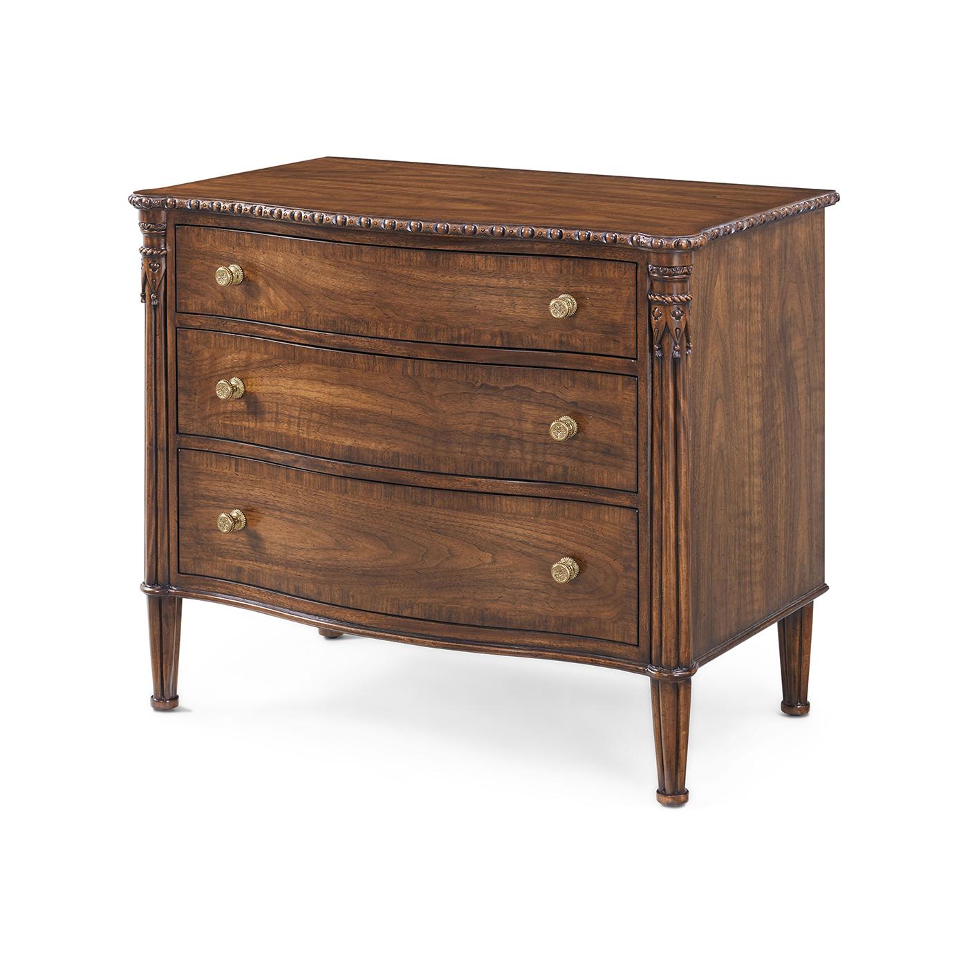 Vietnamien Paire de grandes tables de nuit anglaises en vente