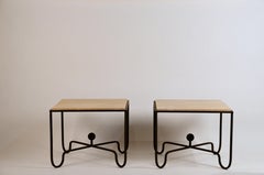 Coppia di grandi tavolini in travertino crema 'Entretoise' di Design Freres