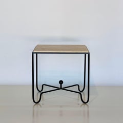 Coppia di grandi tavolini / comodini in travertino "Entretoise" di Design Frères