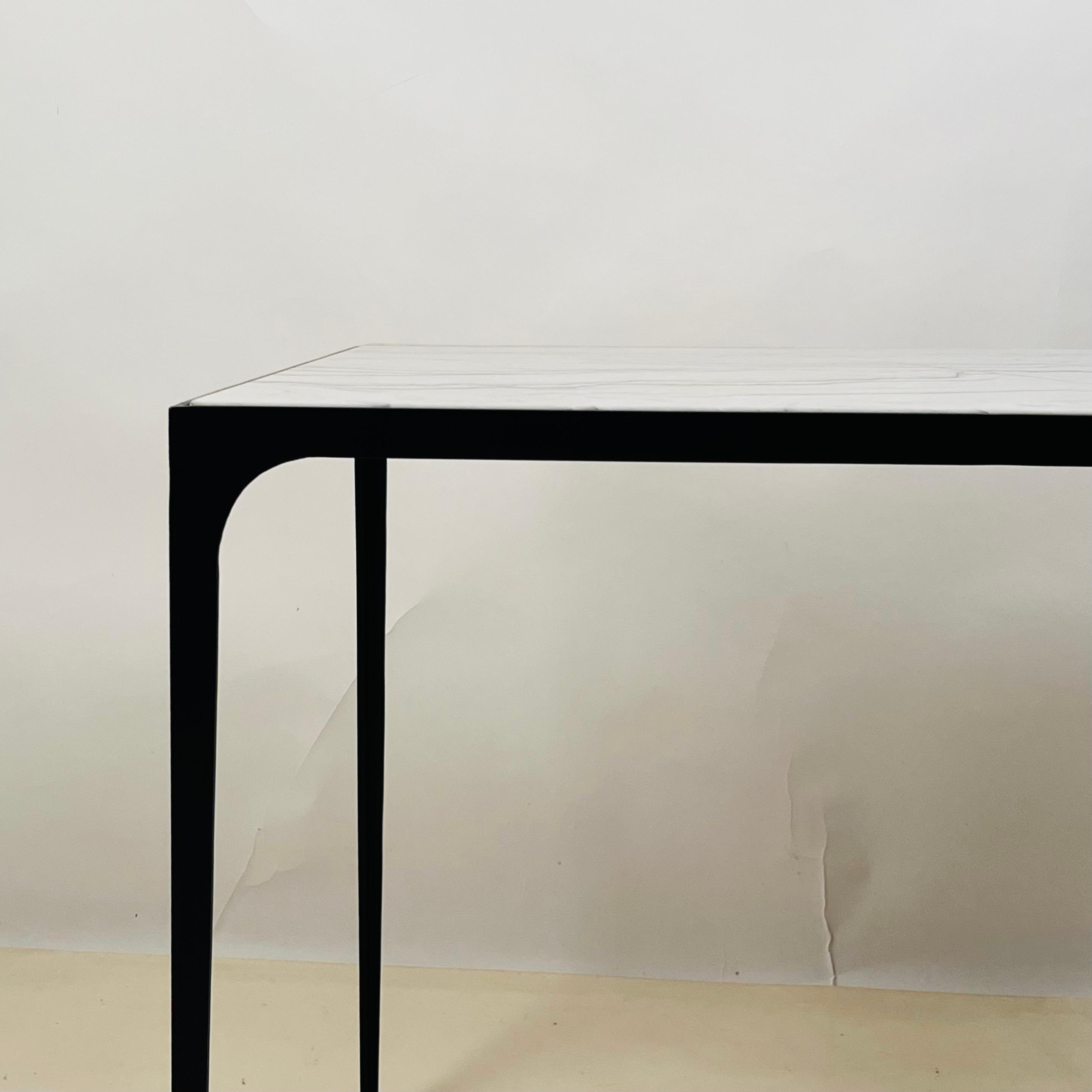 Paire de grandes tables d'appoint en fer forgé et macaubas 'Esquisse' par Design Frères Neuf - En vente à Los Angeles, CA