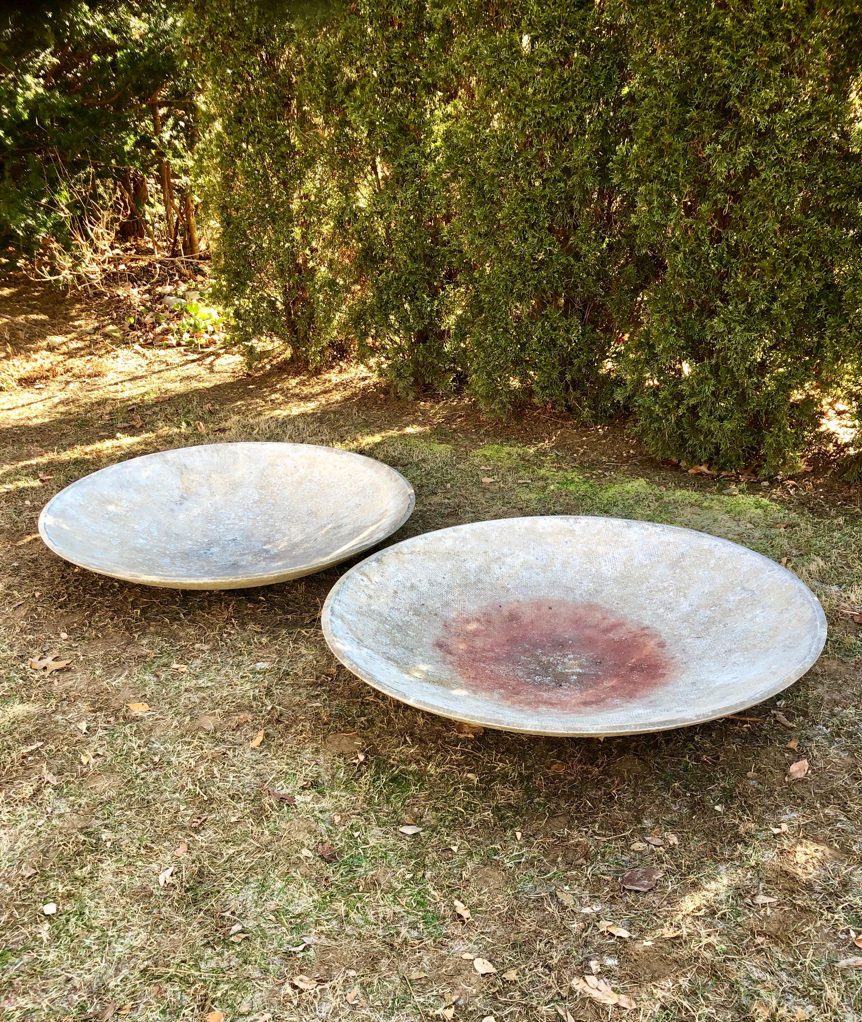 Mid-Century Modern Pair of Large Eternit Saucer Planters Designed by Willy Guhl For Sale