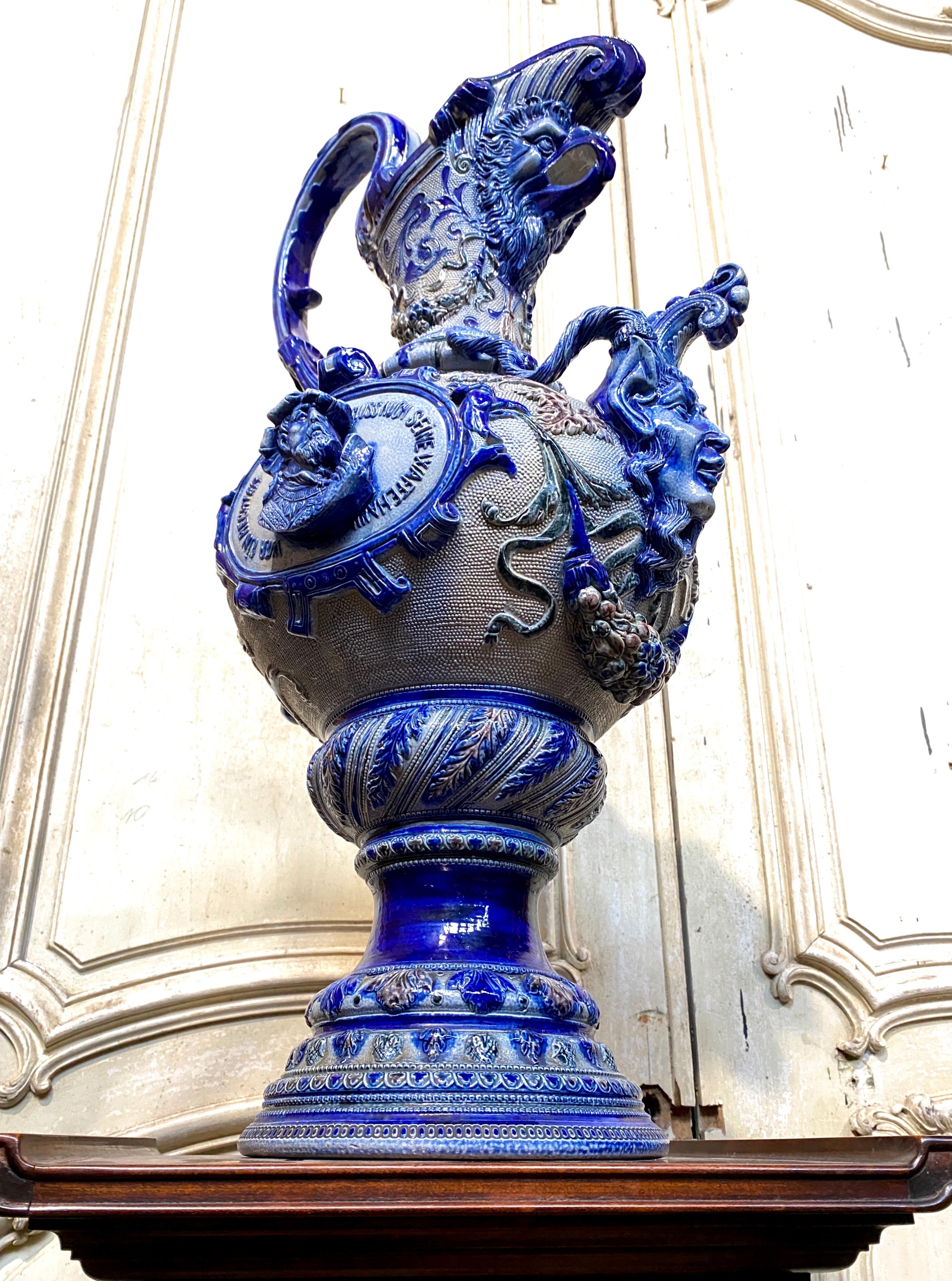 Paire de grandes aiguières en grès bleu du 19e siècle, de la Renaissance Ta en vente 5