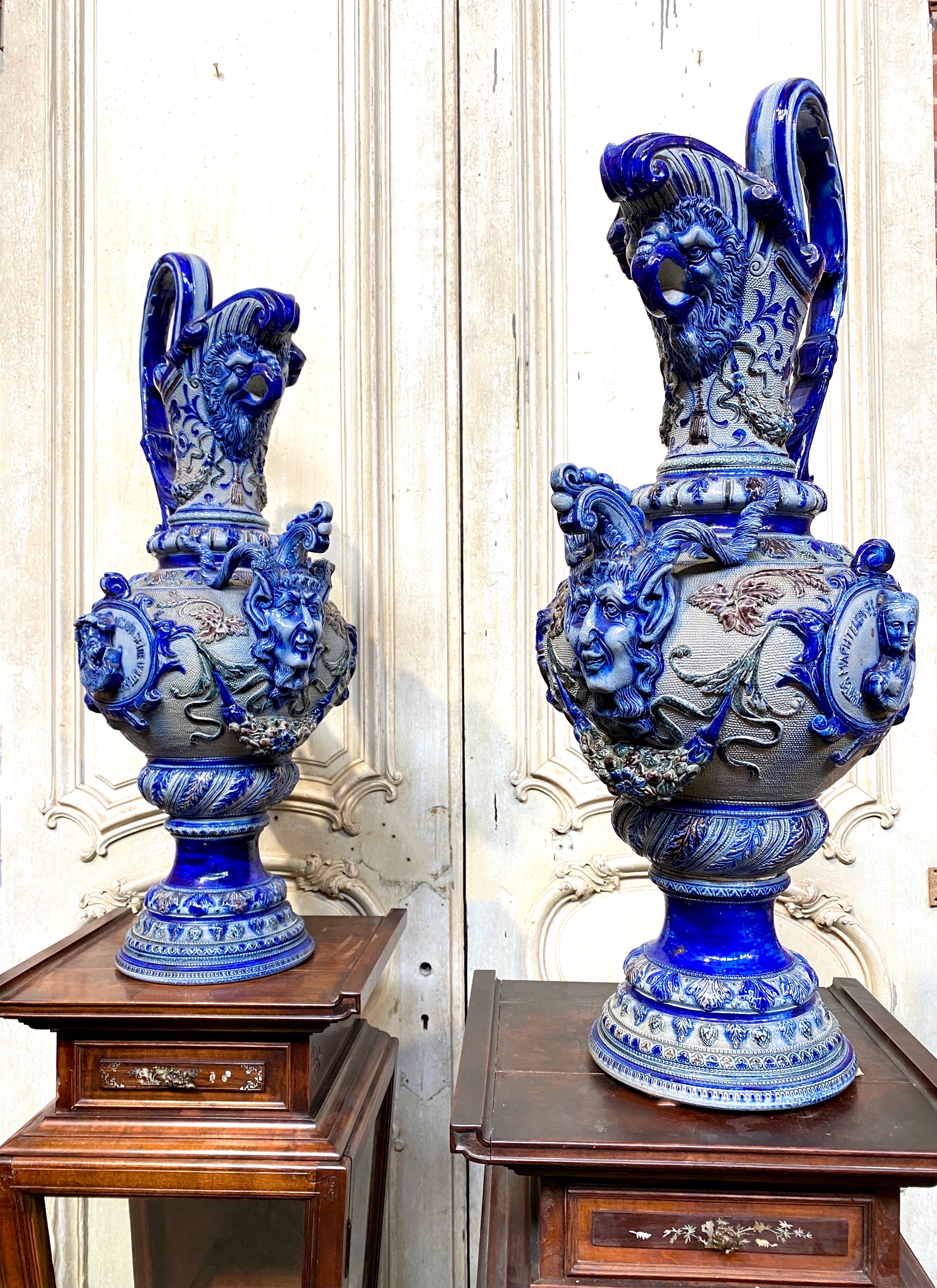 Paire de grandes aiguières en grès bleu du 19e siècle, de la Renaissance Ta Excellent état - En vente à NONANCOURT, FR