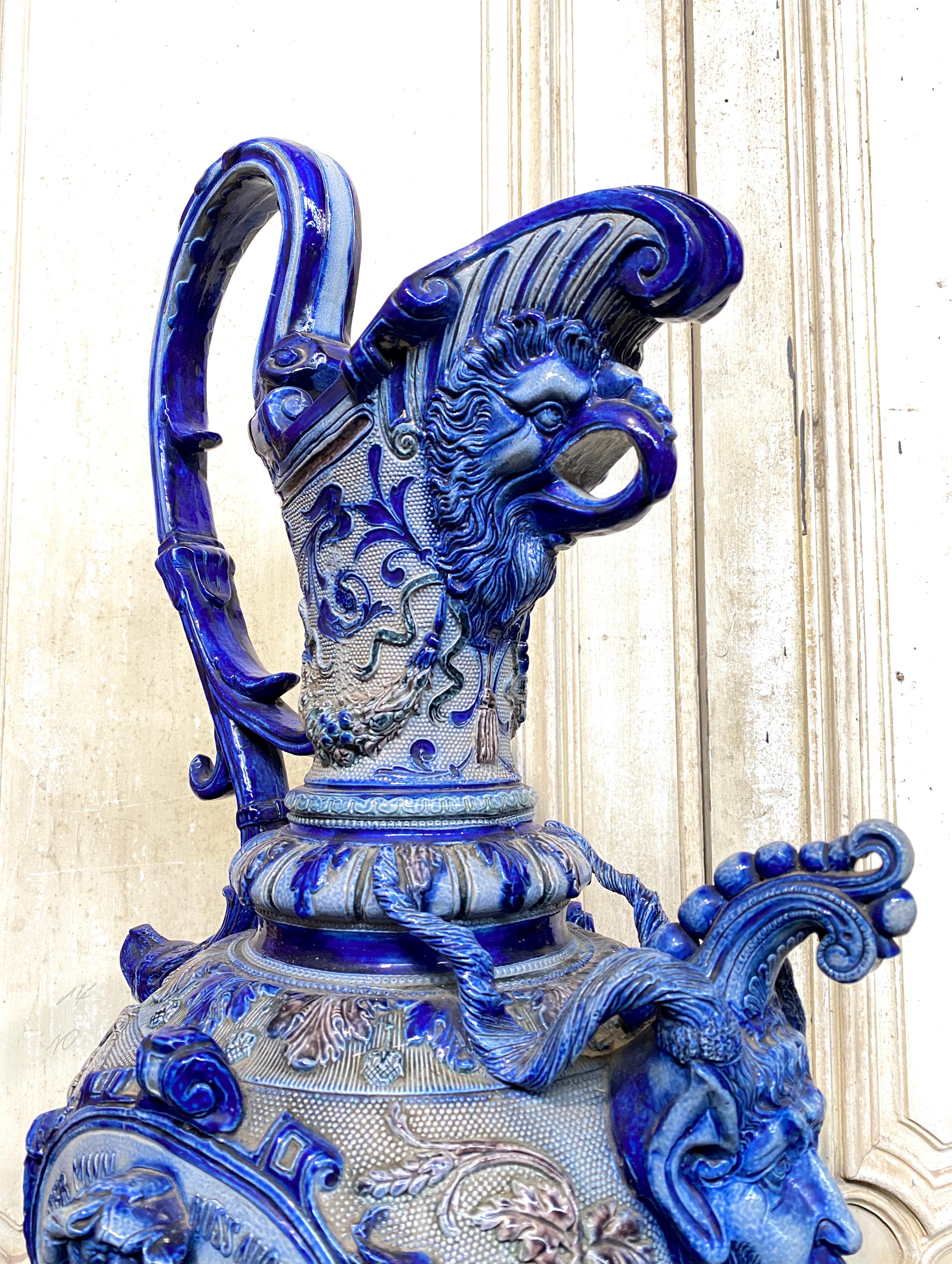 Paire de grandes aiguières en grès bleu du 19e siècle, de la Renaissance Ta en vente 2