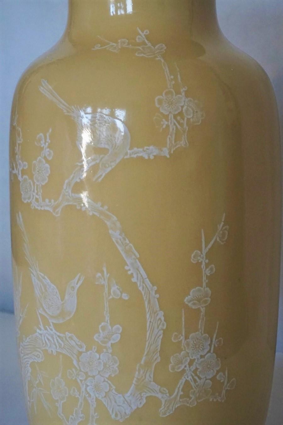 Pair Large Fine Chinese Yellow-Ground Decorated Vases Early 20th Century, Marked In Good Condition For Sale In Frankfurt am Main, DE