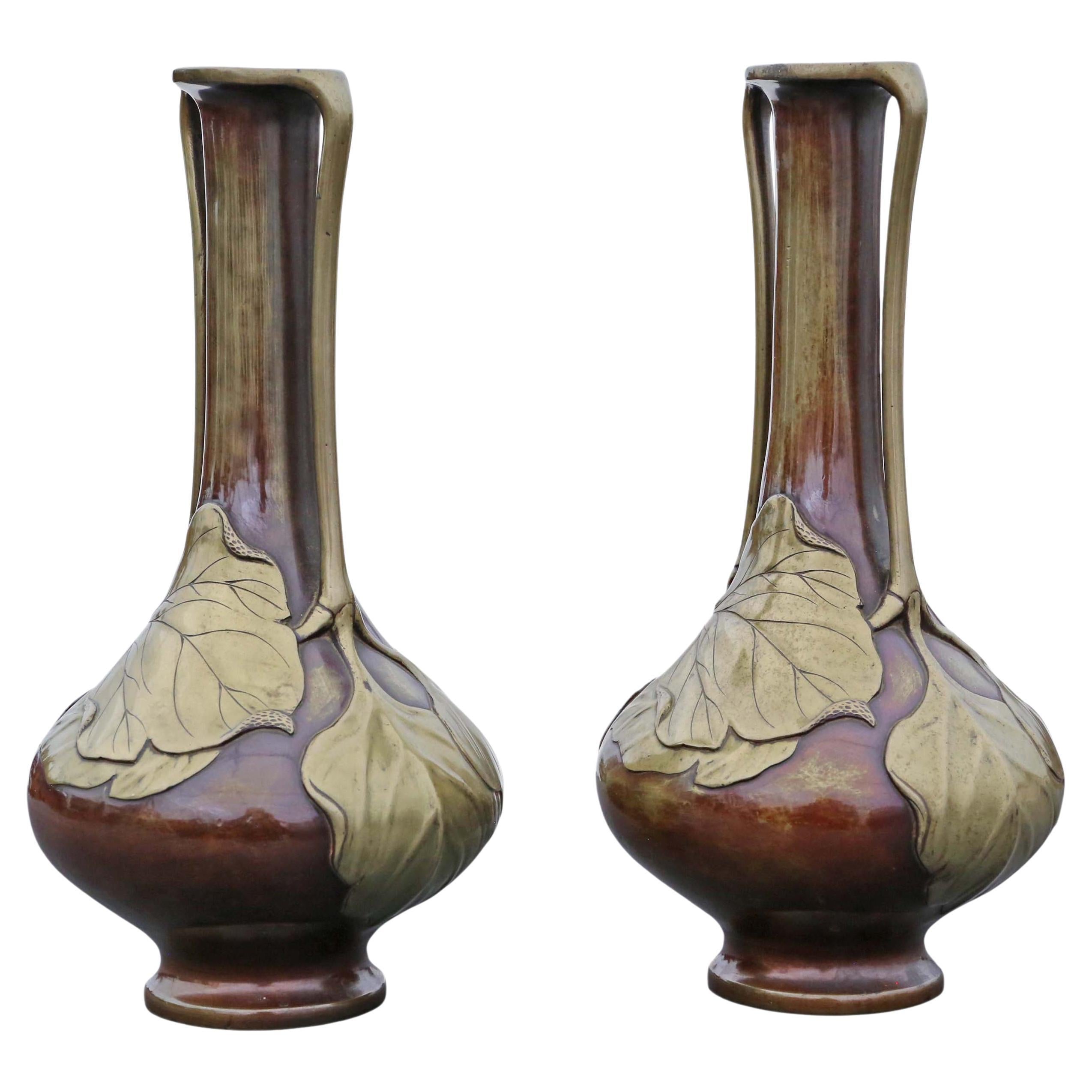 Coppia di grandi vasi giapponesi Meiji in metallo misto di alta qualità - Antico, 1910 circa in vendita