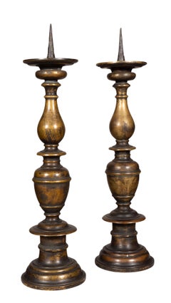 Coppia di grandi bastoni da grillo fiamminghi in bronzo