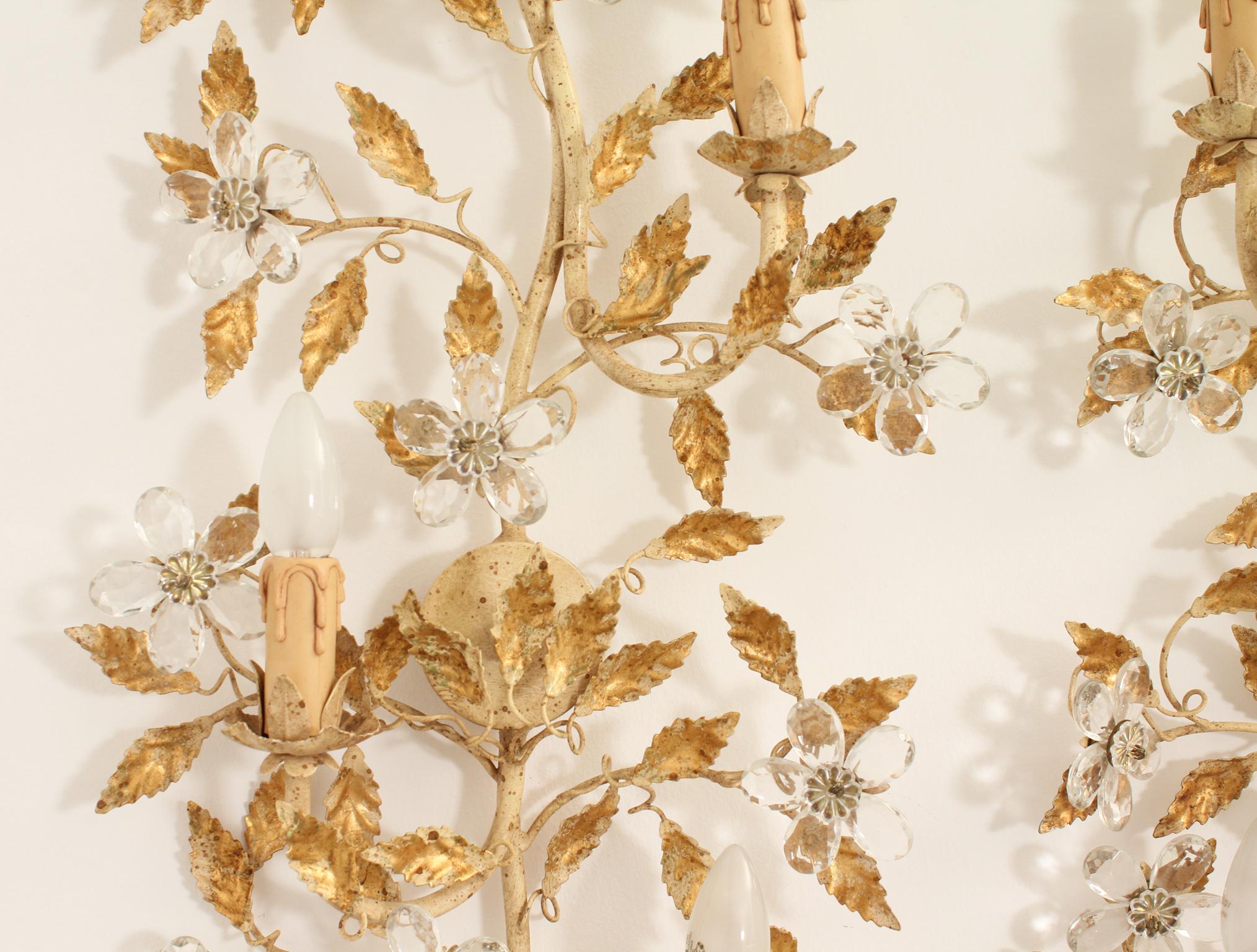 Hollywood Regency Paire de grandes appliques florales en métal doré des années 1960, Espagne en vente