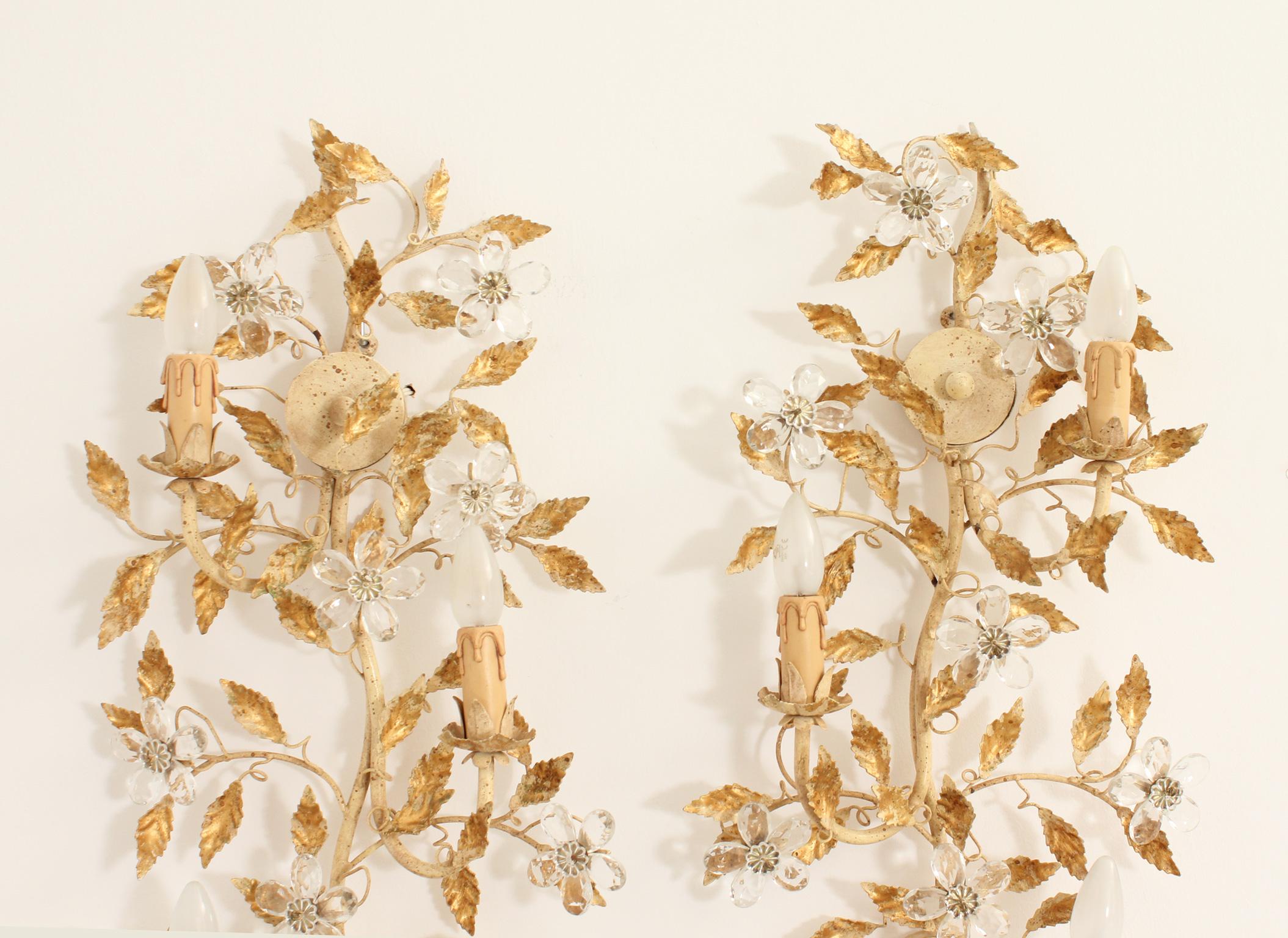 Milieu du XXe siècle Paire de grandes appliques florales en métal doré des années 1960, Espagne en vente