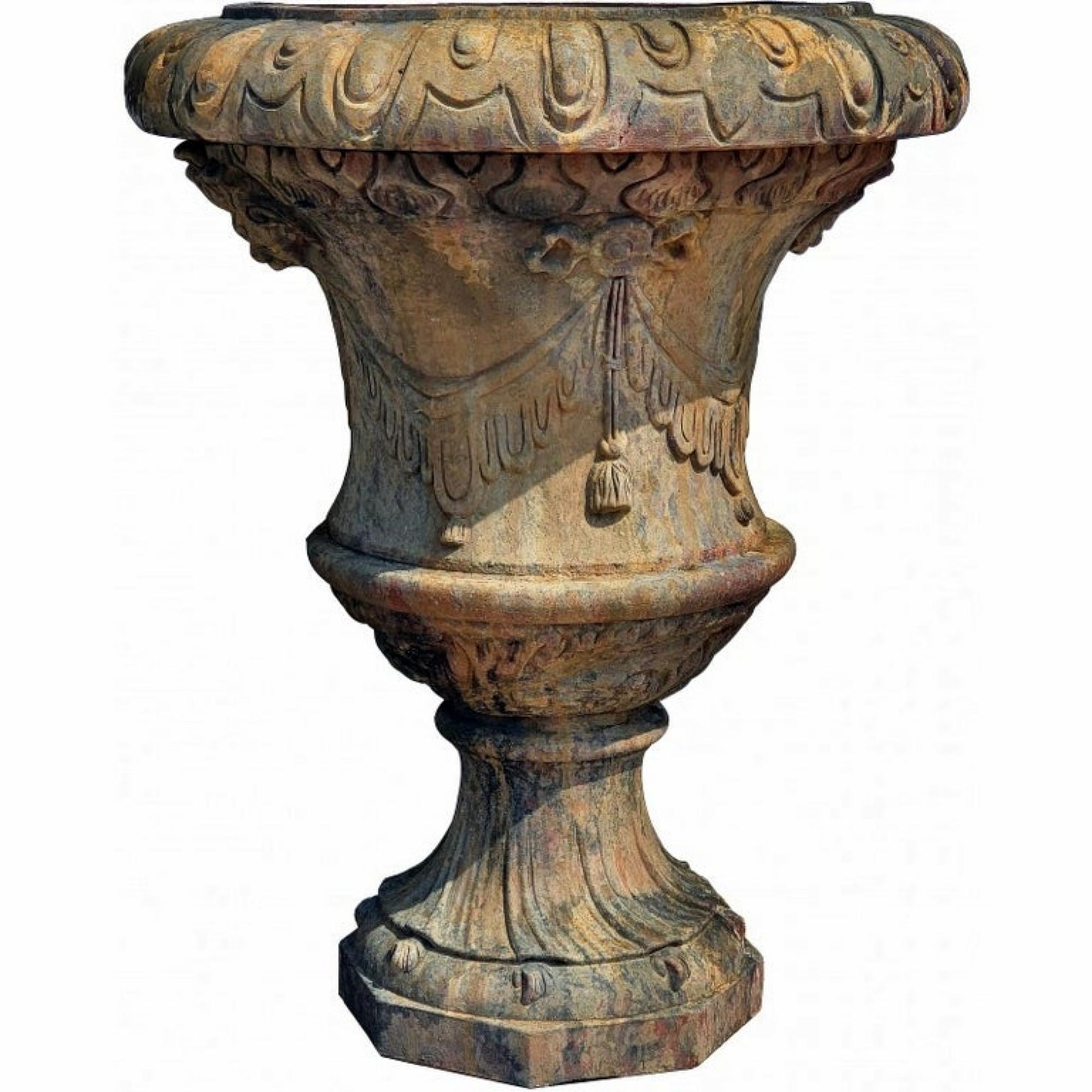 Romain classique Paire de grands vases florentins ornementaux en terre cuite Début du 20e siècle en vente