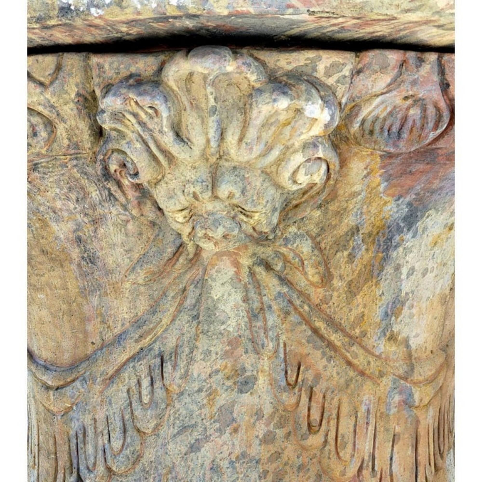 Fait main Paire de grands vases florentins ornementaux en terre cuite Début du 20e siècle en vente
