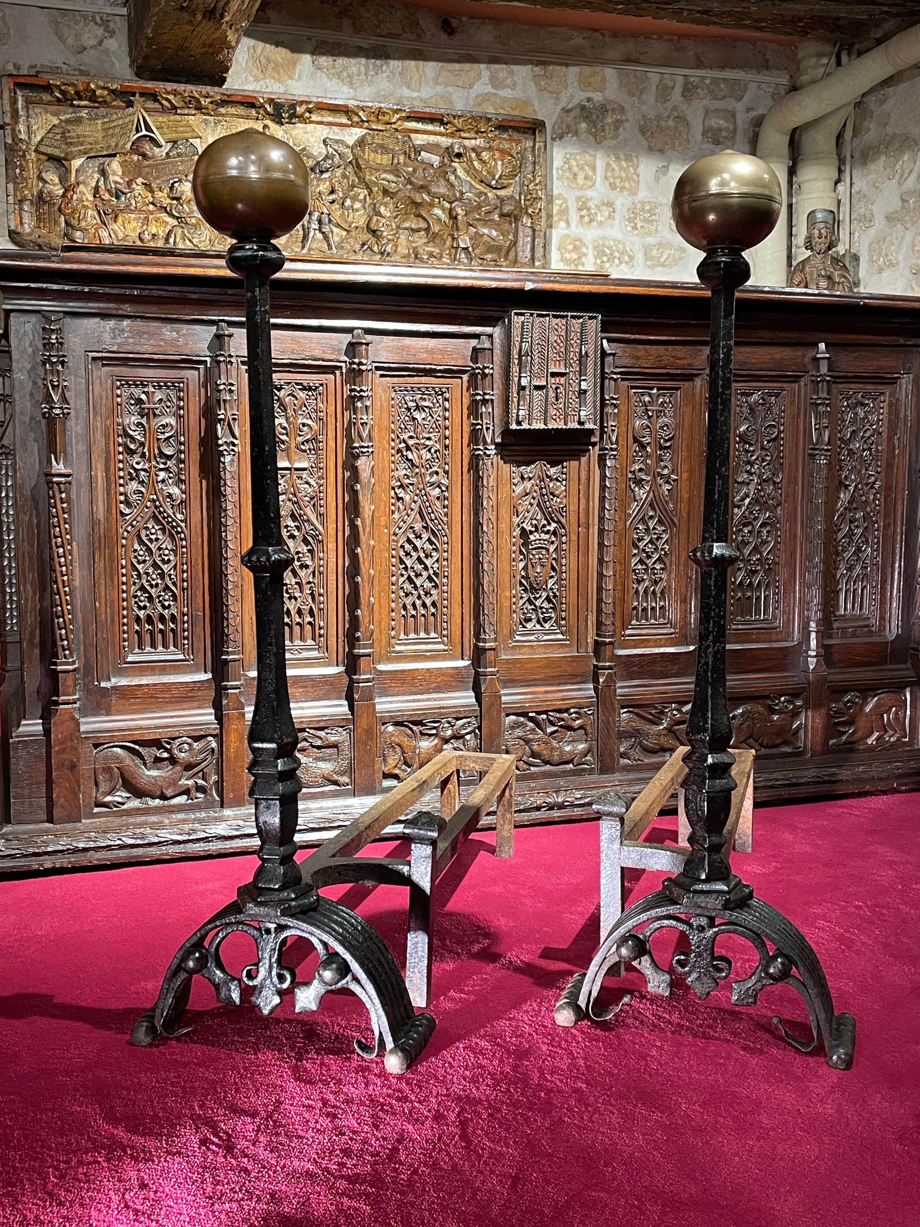 Pair of Large Florentine Wrought Iron Andirons from the Gothic Period In Good Condition For Sale In Saint-Ouen, FR