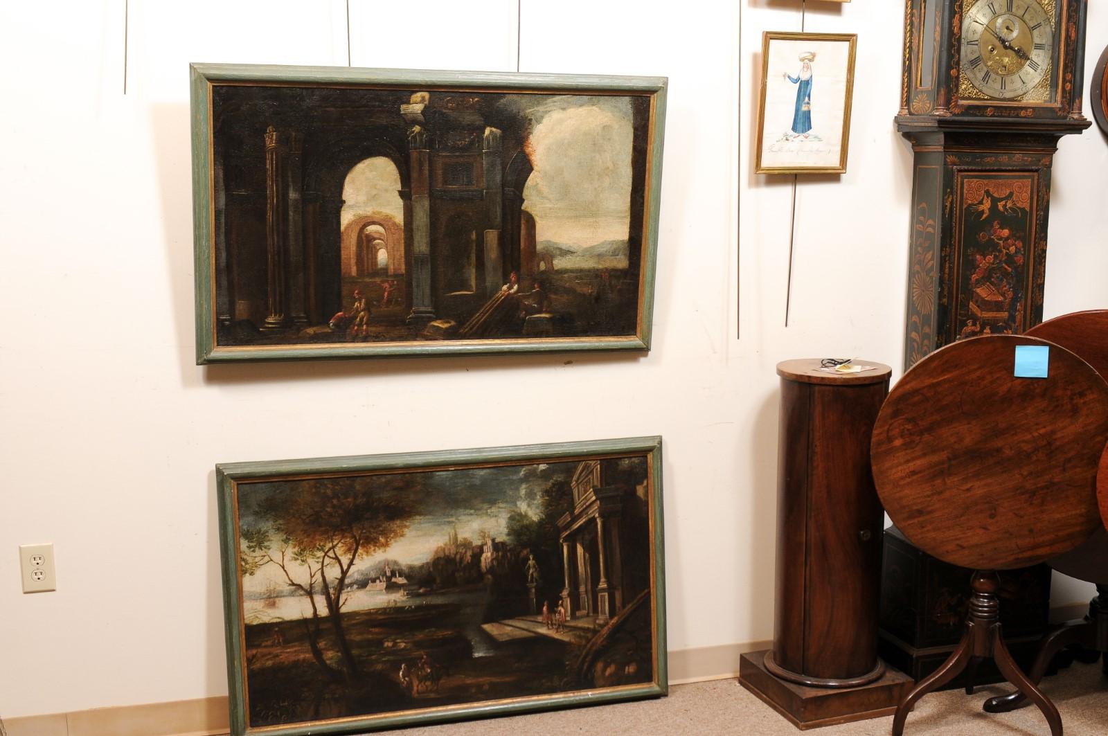 XVIIIe siècle et antérieur Paire de grandes peintures italiennes sur toile du 18ème siècle encadrées  en vente