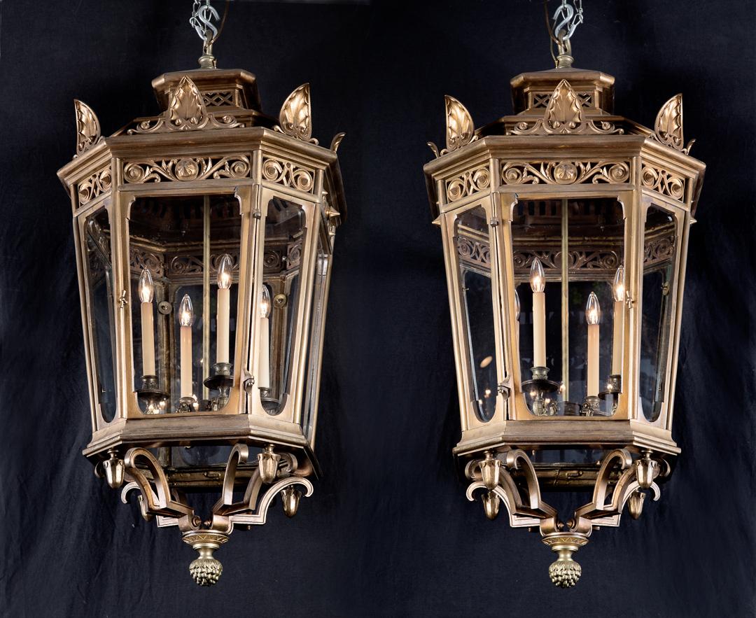 Paire de grandes lanternes néo-classiques françaises du XIXe siècle de style Louis XVI Excellent état - En vente à New Orleans, LA