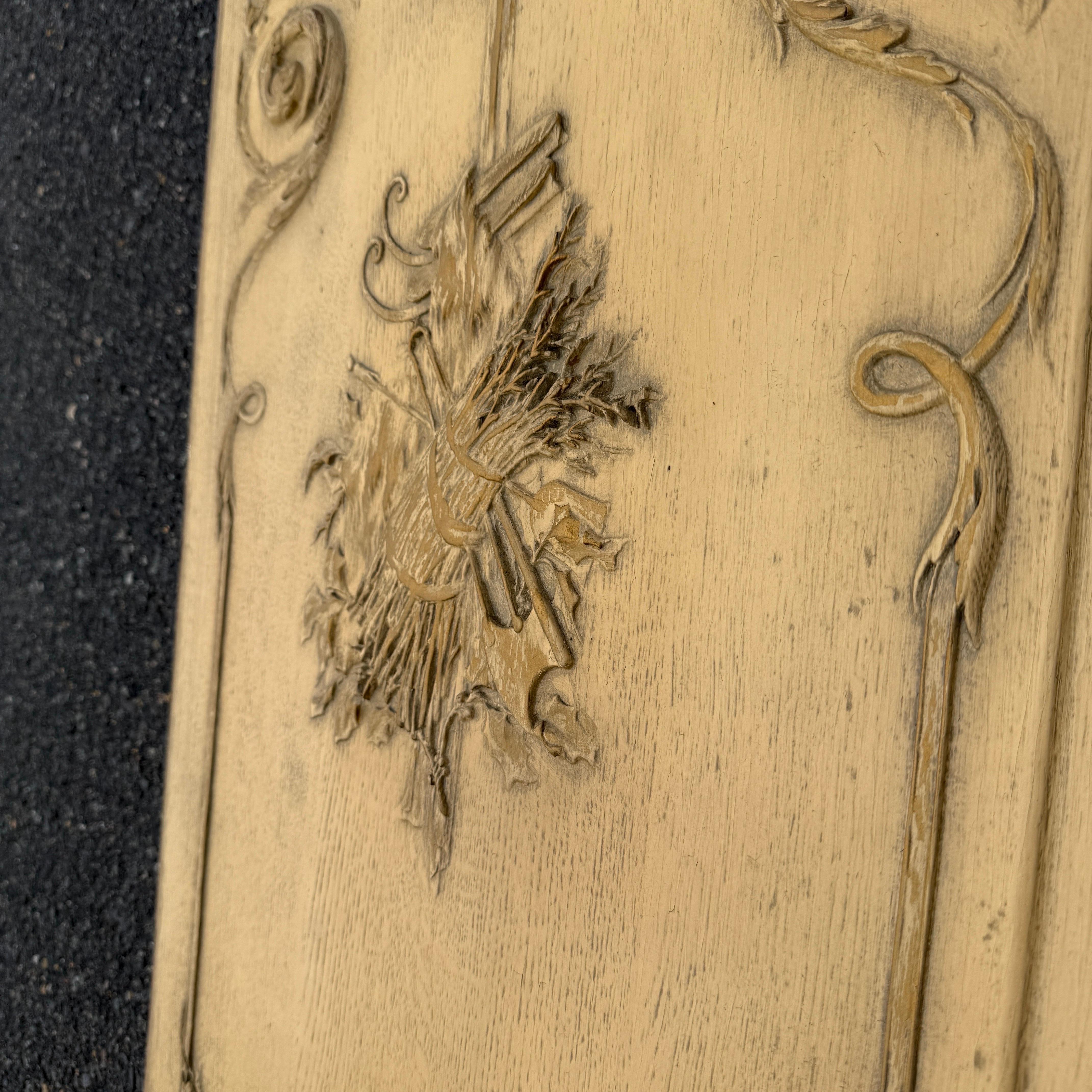 Paar große französische architektonische Wood Wall Panels Kunstwerk im Zustand „Gut“ im Angebot in Haddonfield, NJ