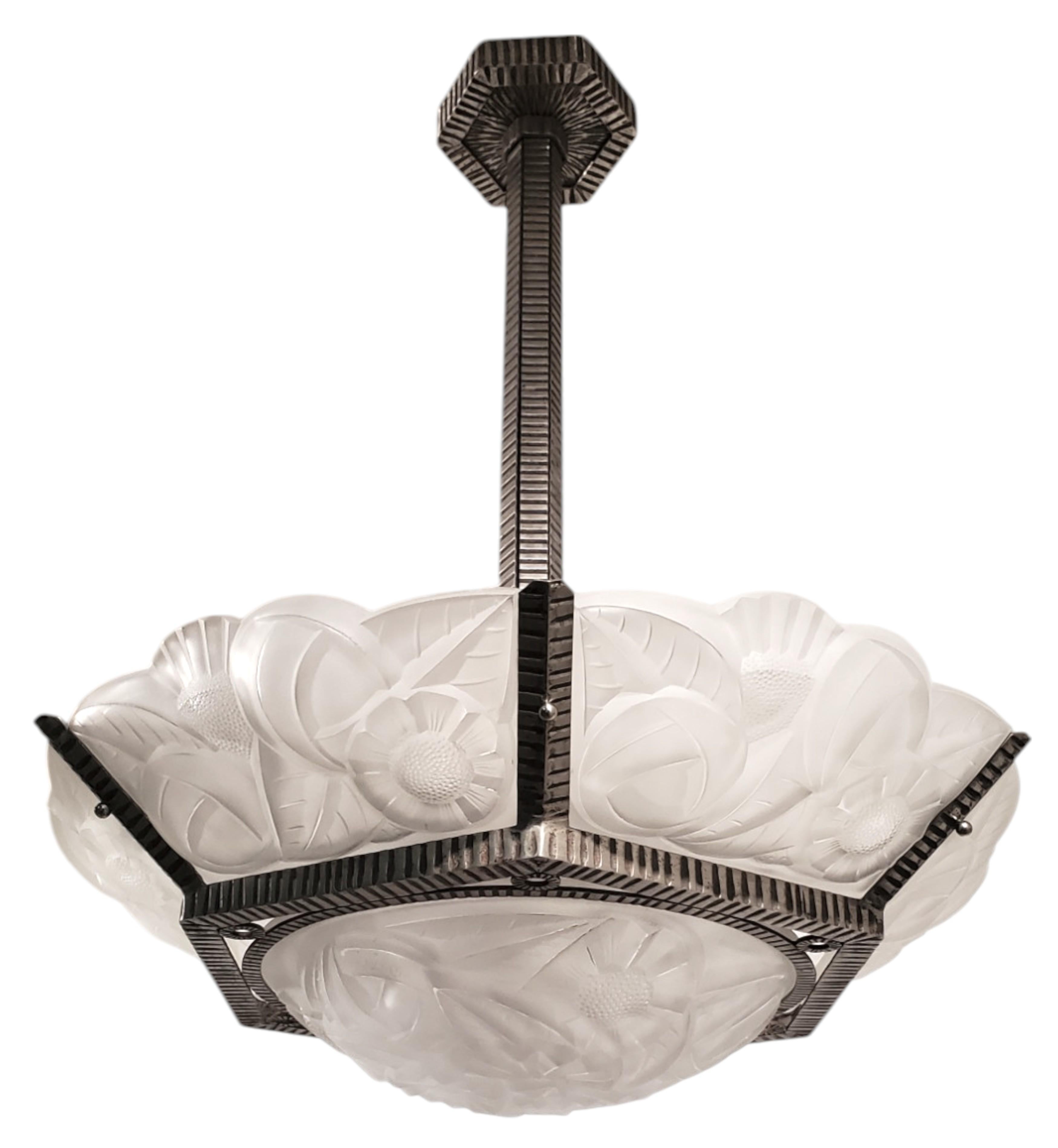 Paire de lustres signés Degué en verre d'art nickel à 6 panneaux, de style Art Déco en vente 7