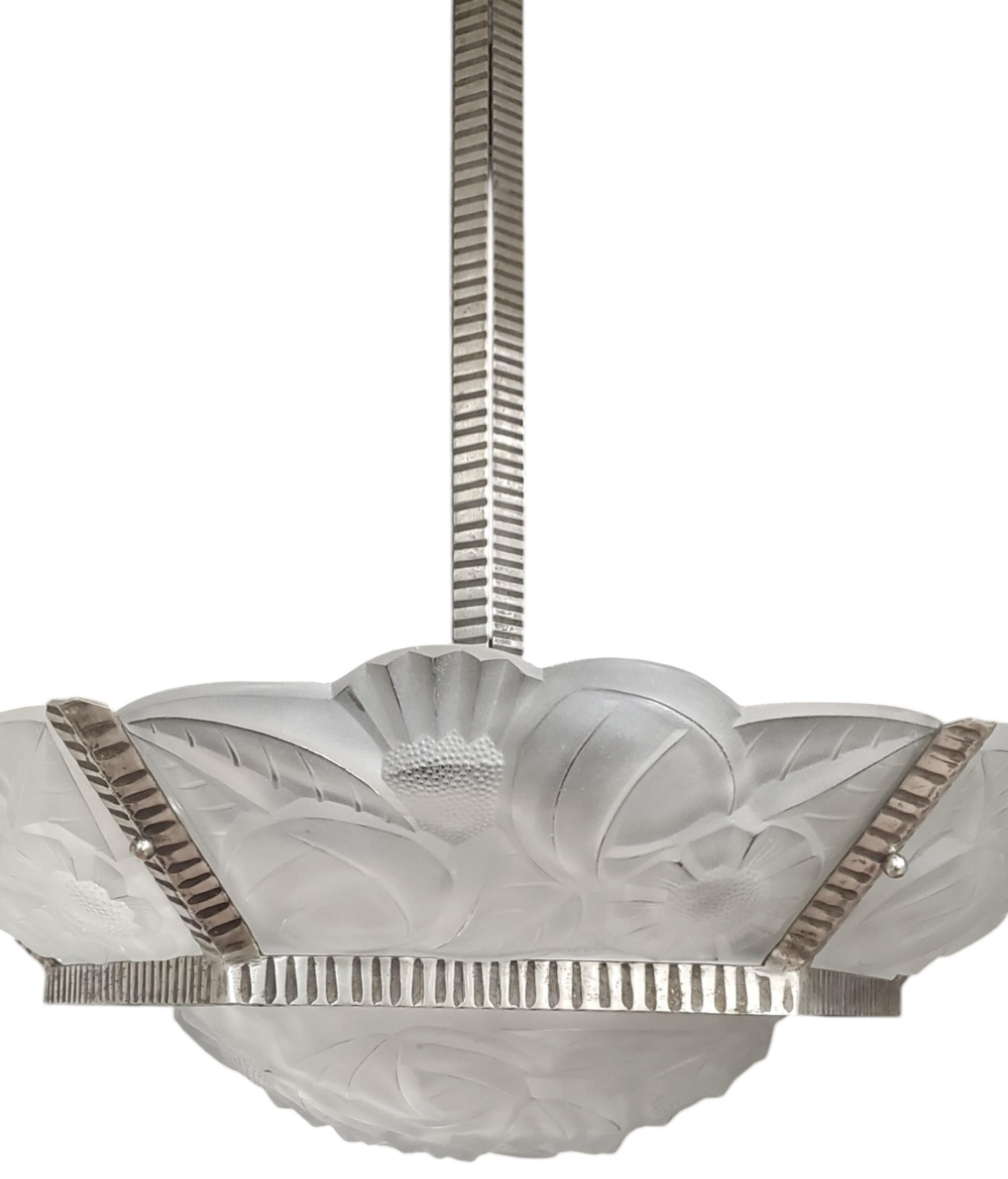 Paire de lustres signés Degué en verre d'art nickel à 6 panneaux, de style Art Déco en vente 10