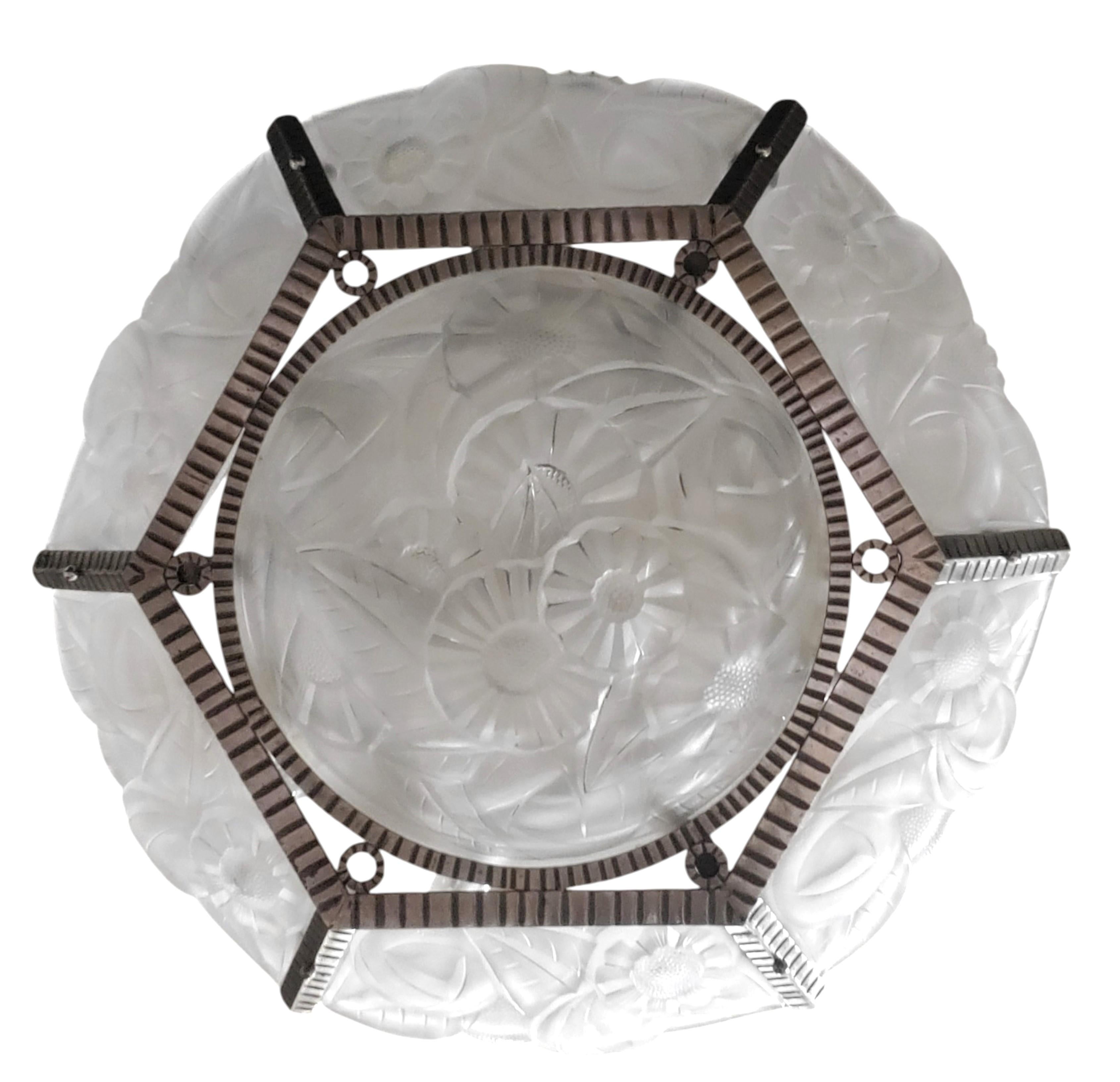 Verre d'art Paire de lustres signés Degué en verre d'art nickel à 6 panneaux, de style Art Déco en vente