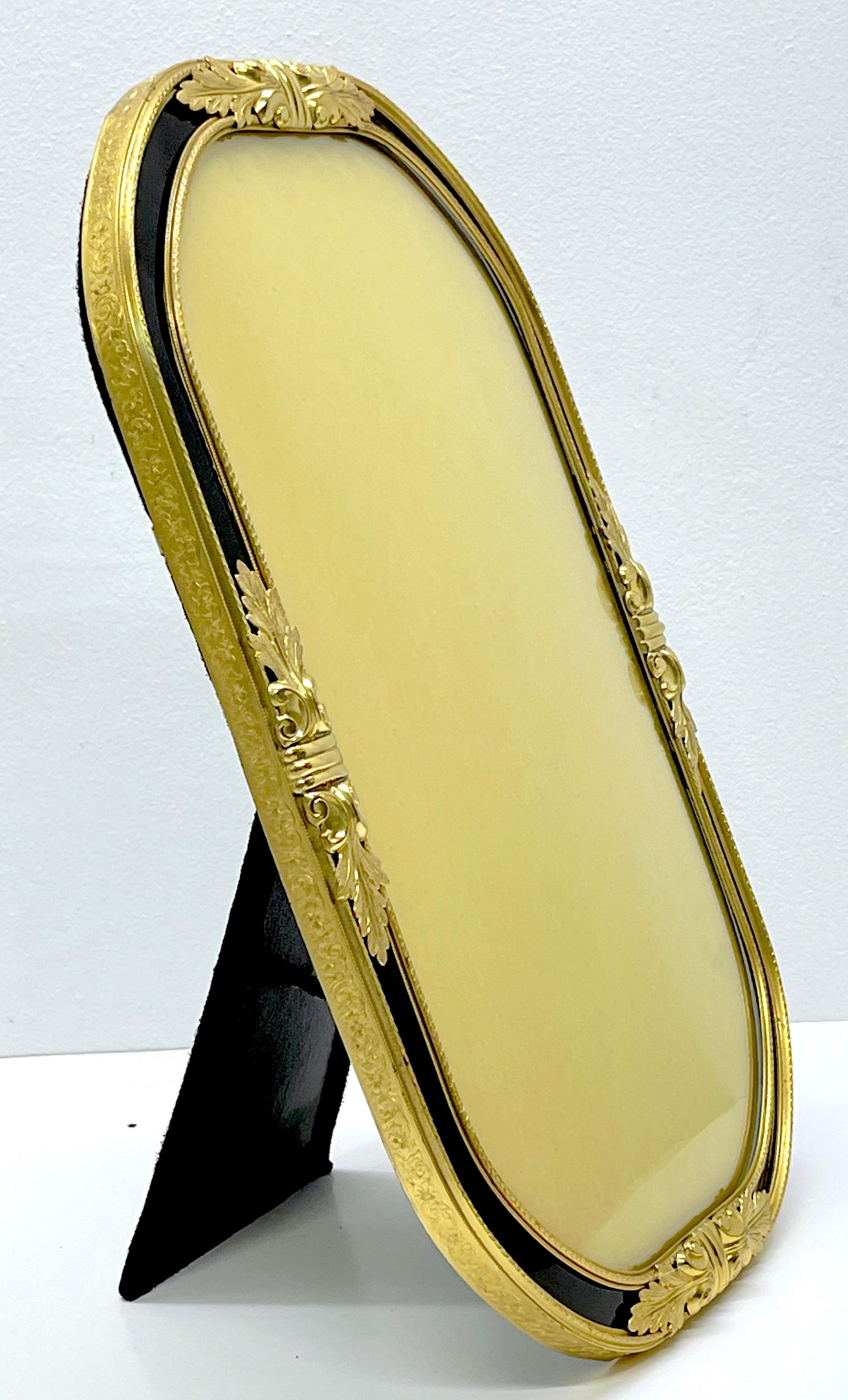 Paar große französische neoklassizistische Ormolu- und emaillierte Glasrahmen der Belle Époque (Bronze) im Angebot