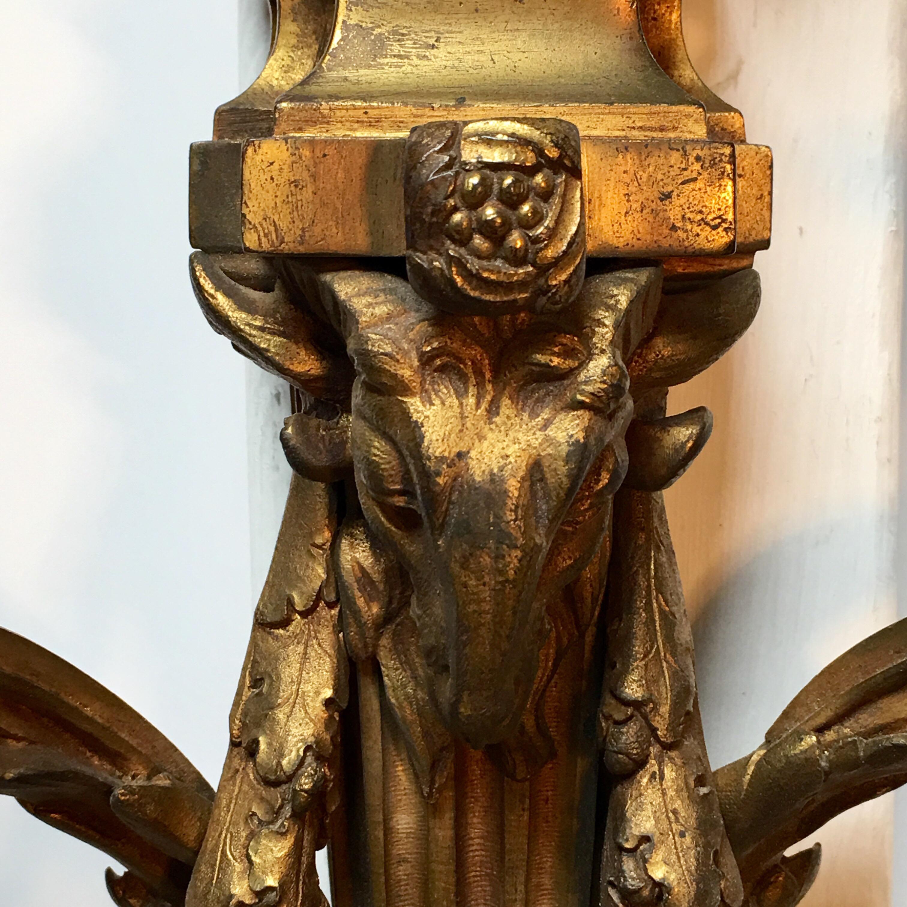 XIX secolo Coppia di  Grande applique francese in bronzo in stile Luigi XVI in vendita