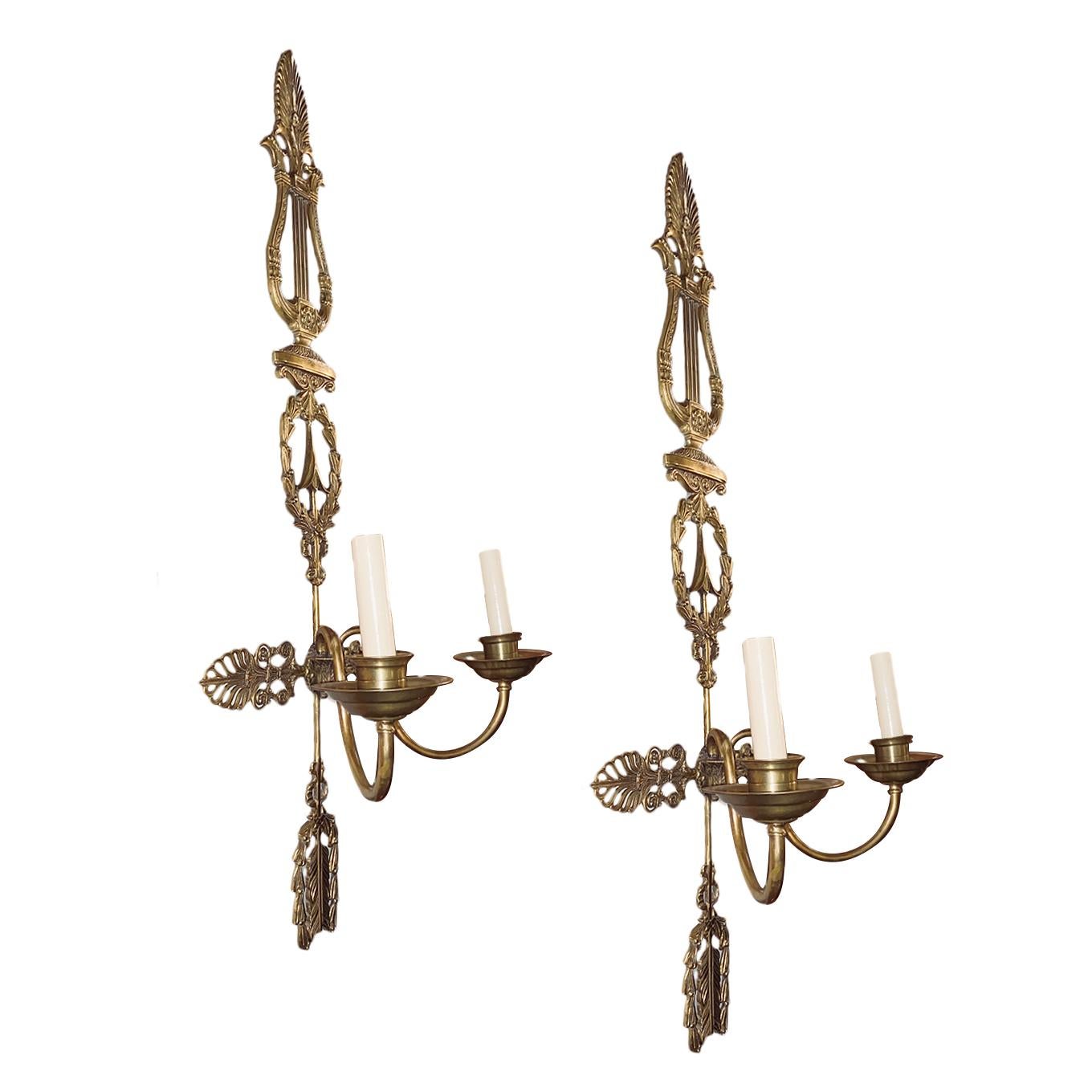 A pair of French circa 1920s Empire style gilt bronze sconces with harp motif.

Measurements:
Height 32.25