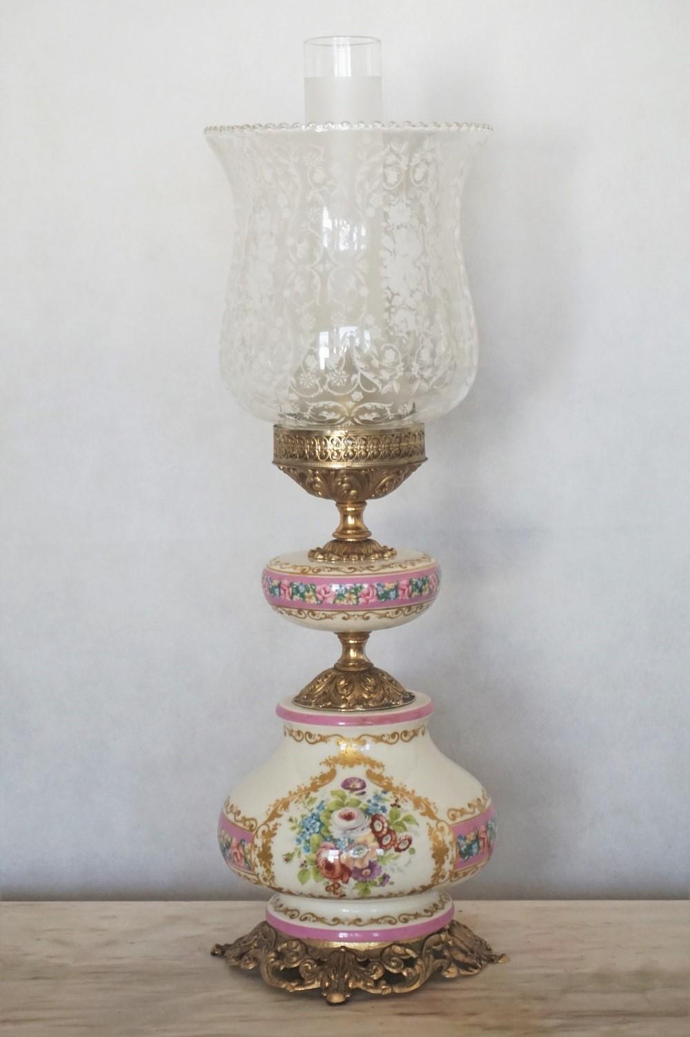 A beautiful pair of large Vintage white and rose color porcelain table lamps hand painted with elegant floral motifs and gilded decoration, gilt brass mounts, France Paris, circa 1940-1950. Etched Glass lamp shades with art motifs, frosted glass