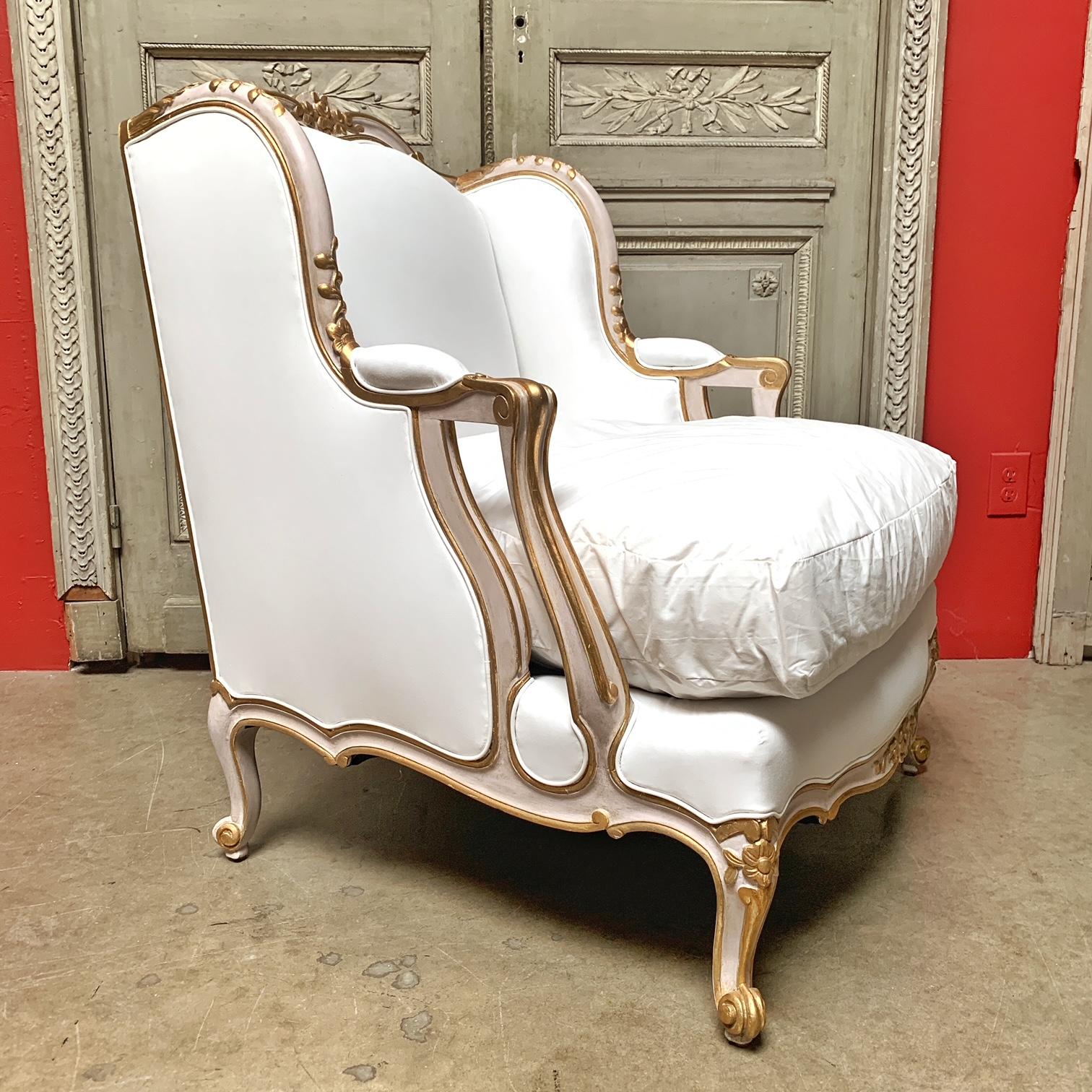 Pair of Large French Louis XV Style Bergeres with a Pink and Gilt Finish In Good Condition For Sale In Dallas, TX