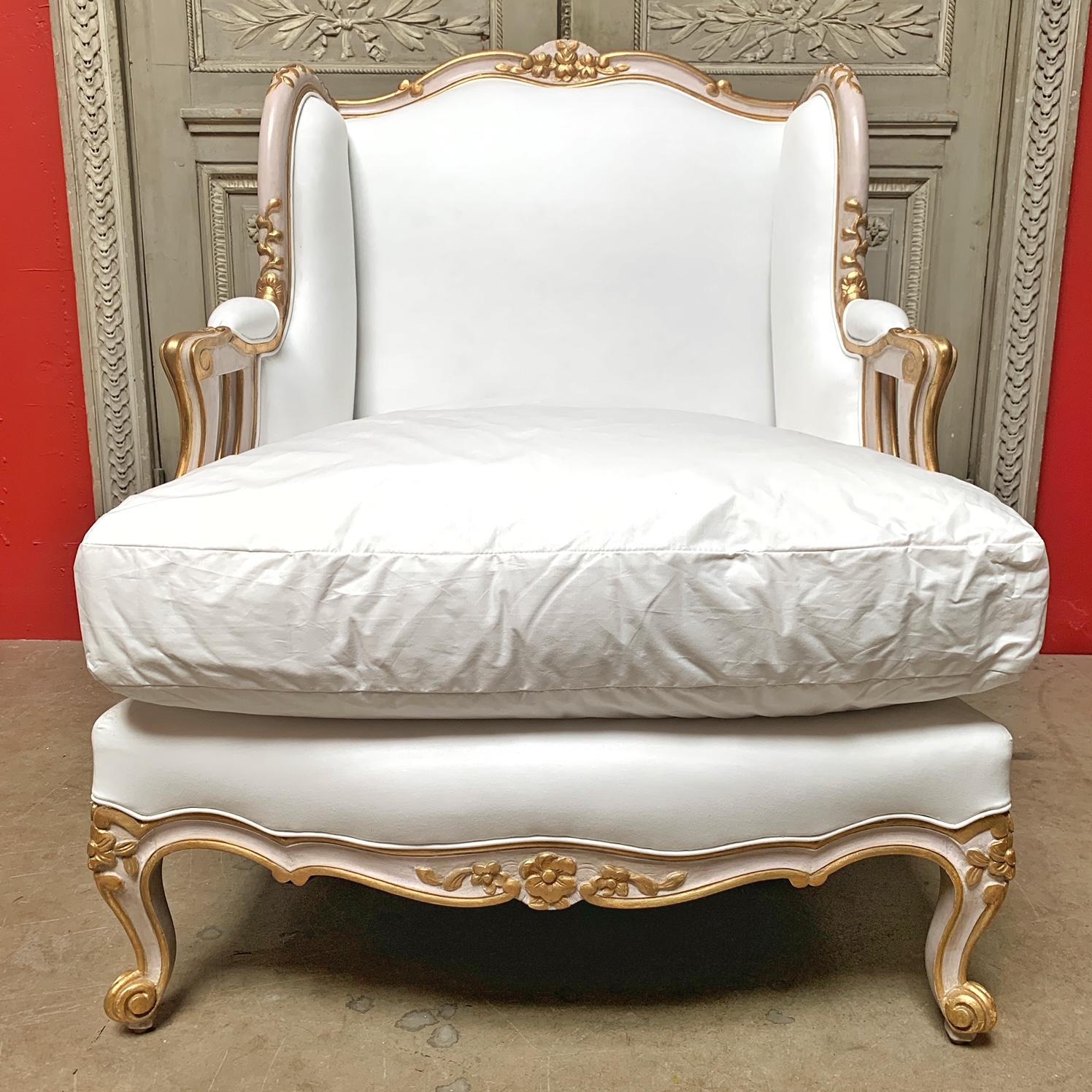 Pair of Large French Louis XV Style Bergeres with a Pink and Gilt Finish For Sale 3