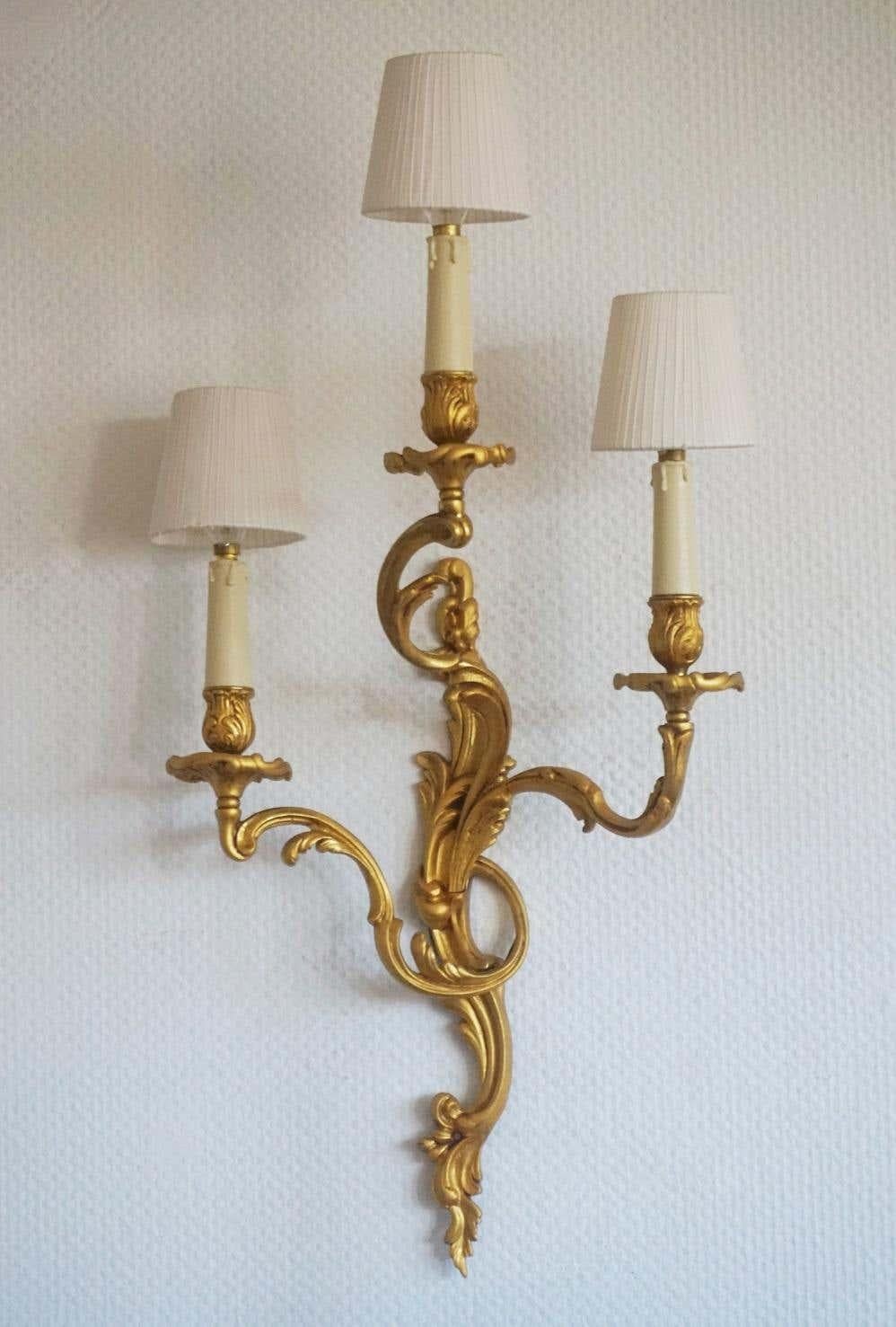 Pair of Large French Louis XVI Style Gilt Bronze Three-Light Wall Sconces In Good Condition In Frankfurt am Main, DE