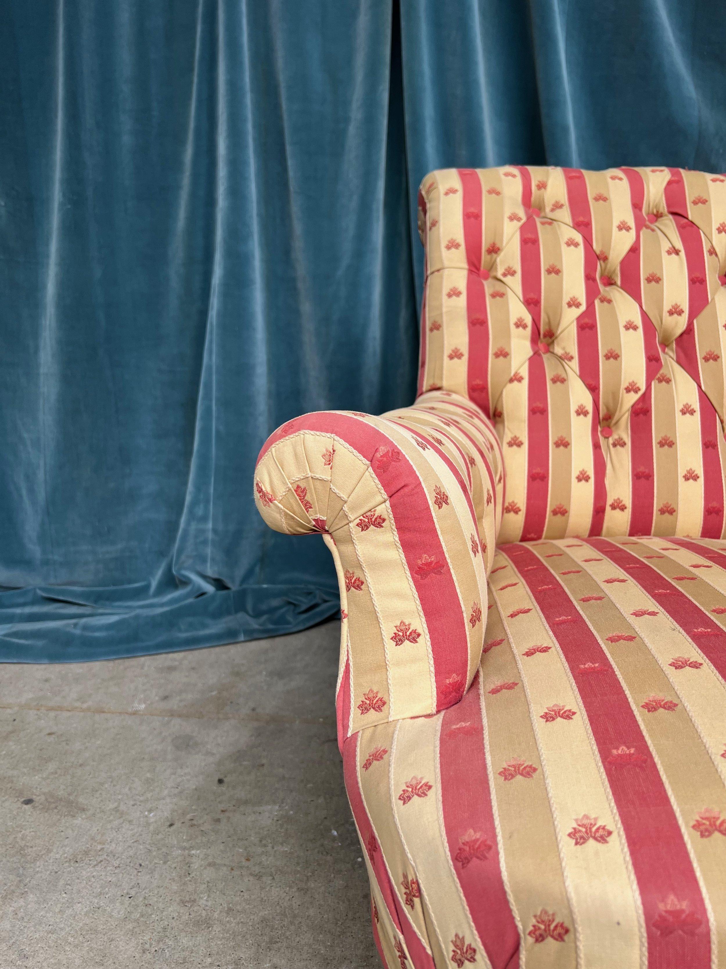 Paire de grands meubles français Napoléon III  Fauteuils en tissu rayé 4