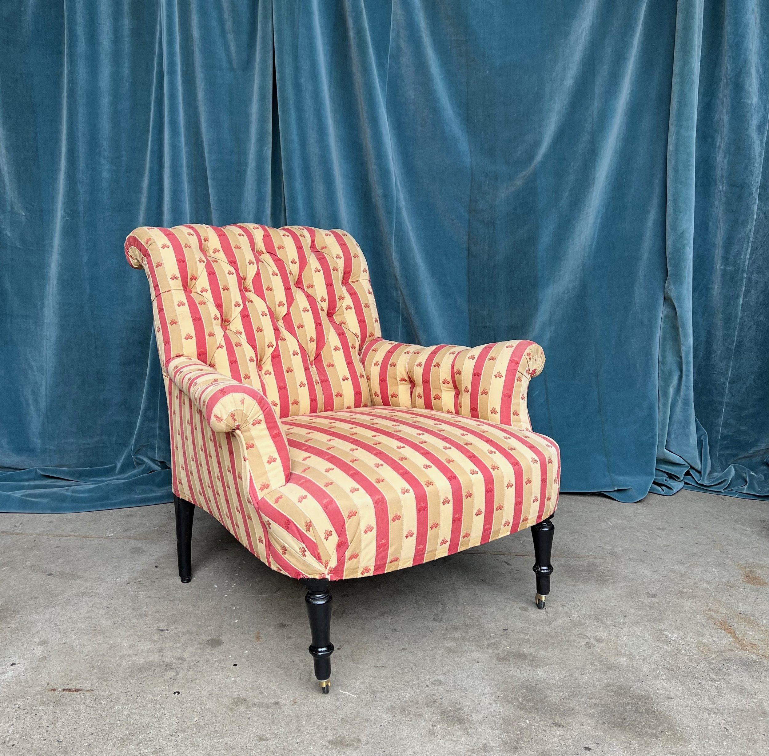 Paire de grands meubles français Napoléon III  Fauteuils en tissu rayé  Bon état - En vente à Buchanan, NY