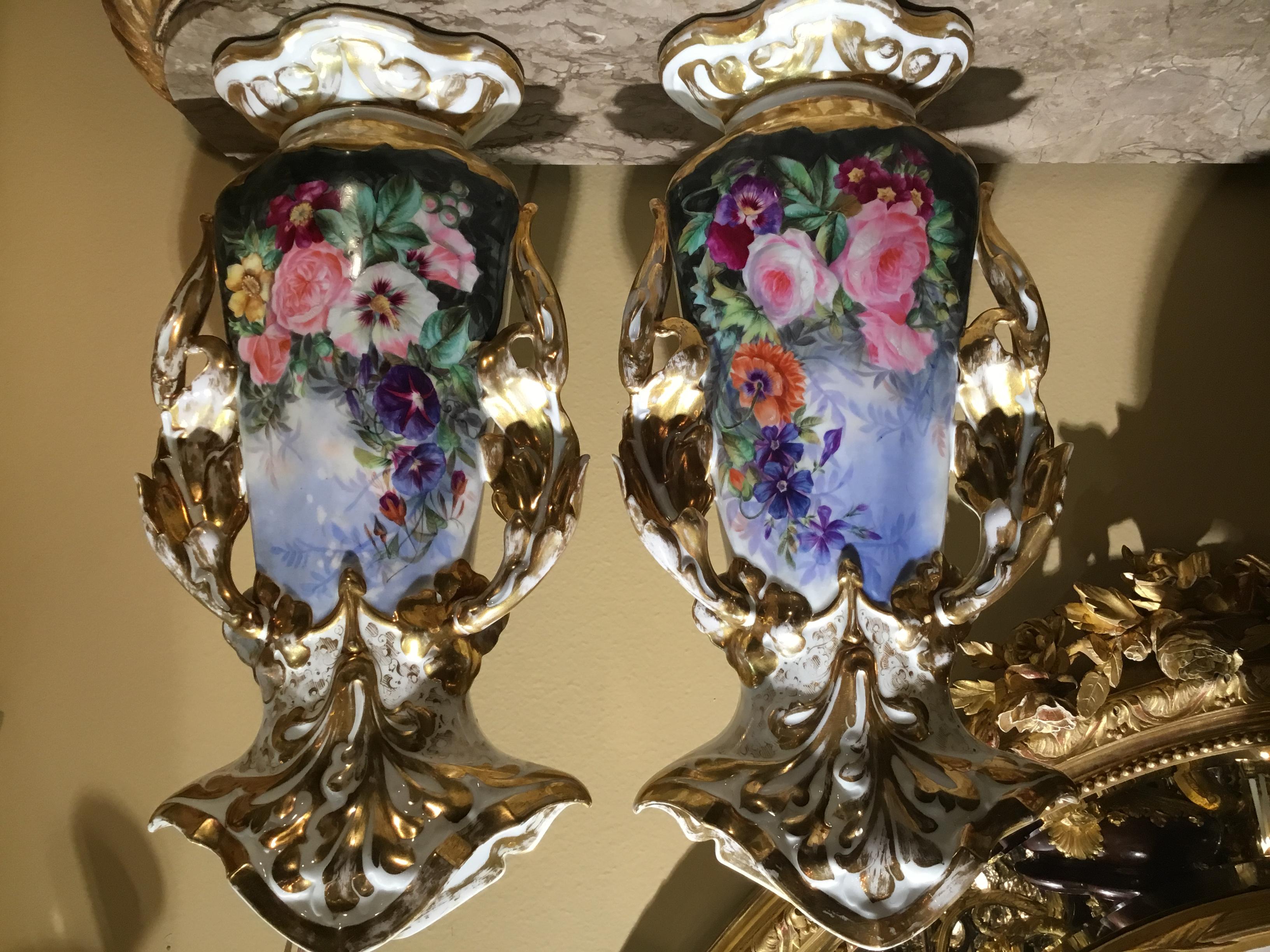 Pair of Large French Porcelain Fan Vases with Floral and Gilt Painting In Good Condition In Houston, TX