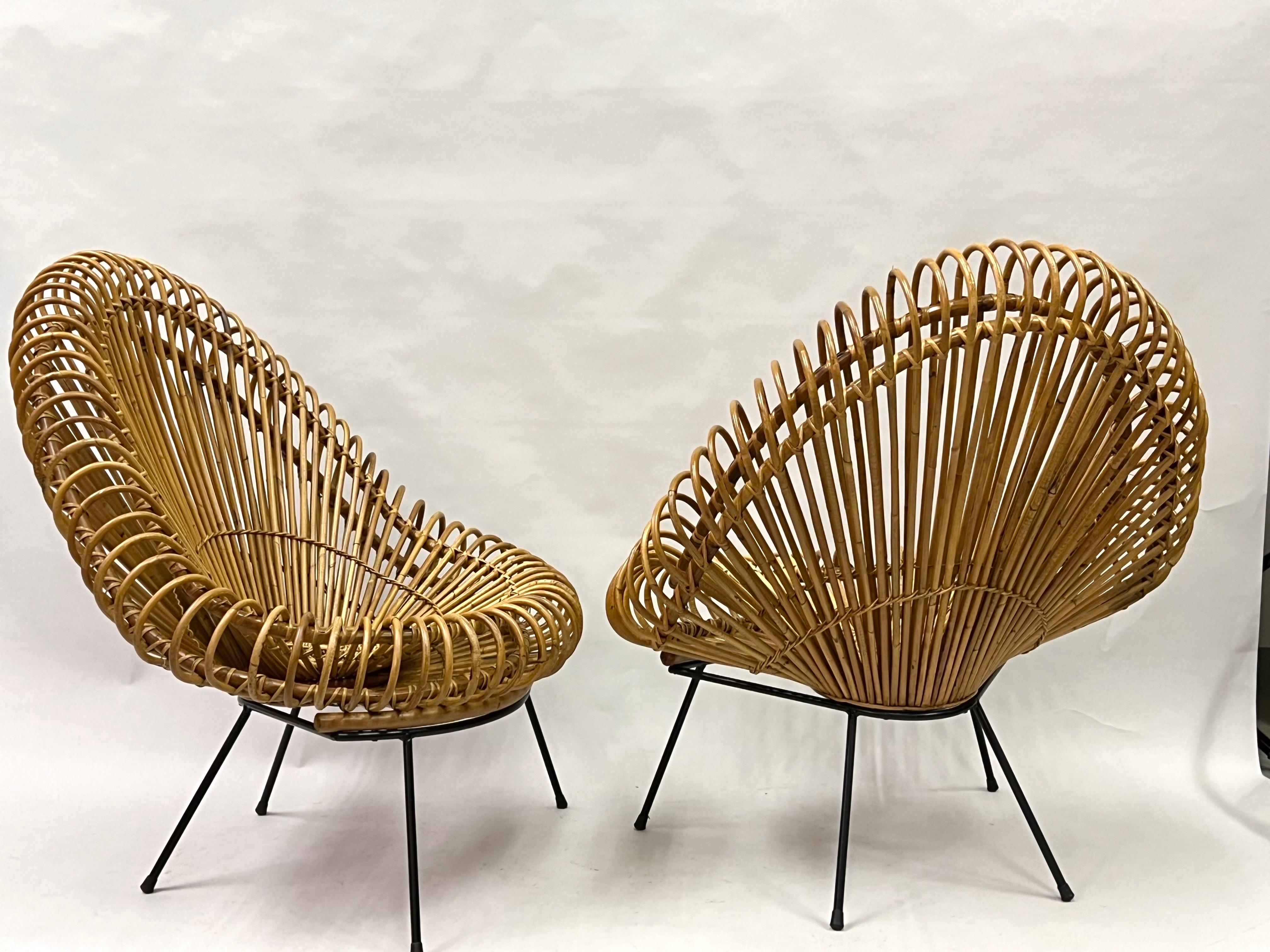 Fait main Paire de grandes chaises longues françaises en rotin par Janine Abraham et Dirk Jan Roi en vente