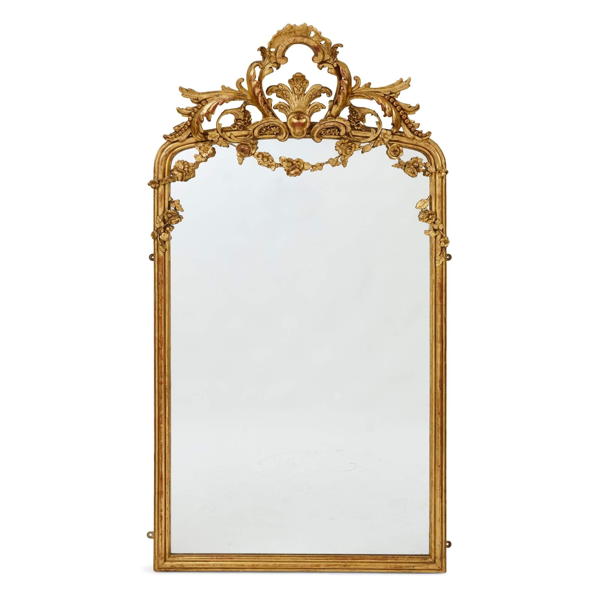Néo-rococo Paire de grands miroirs muraux en bois doré de style néo-rococo français en vente