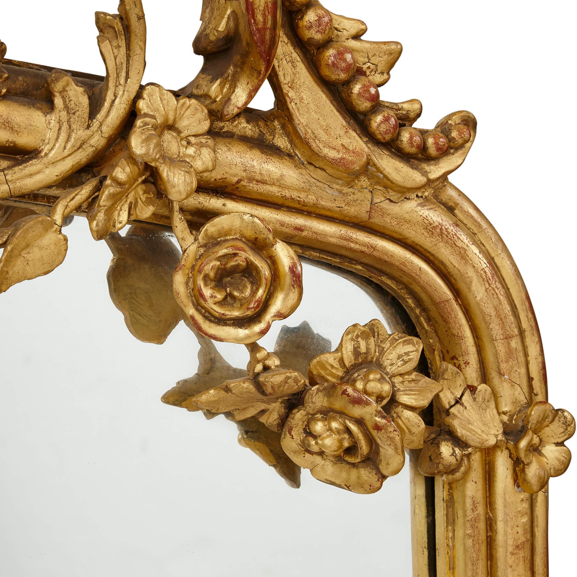 Paire de grands miroirs muraux en bois doré de style néo-rococo français en vente 1