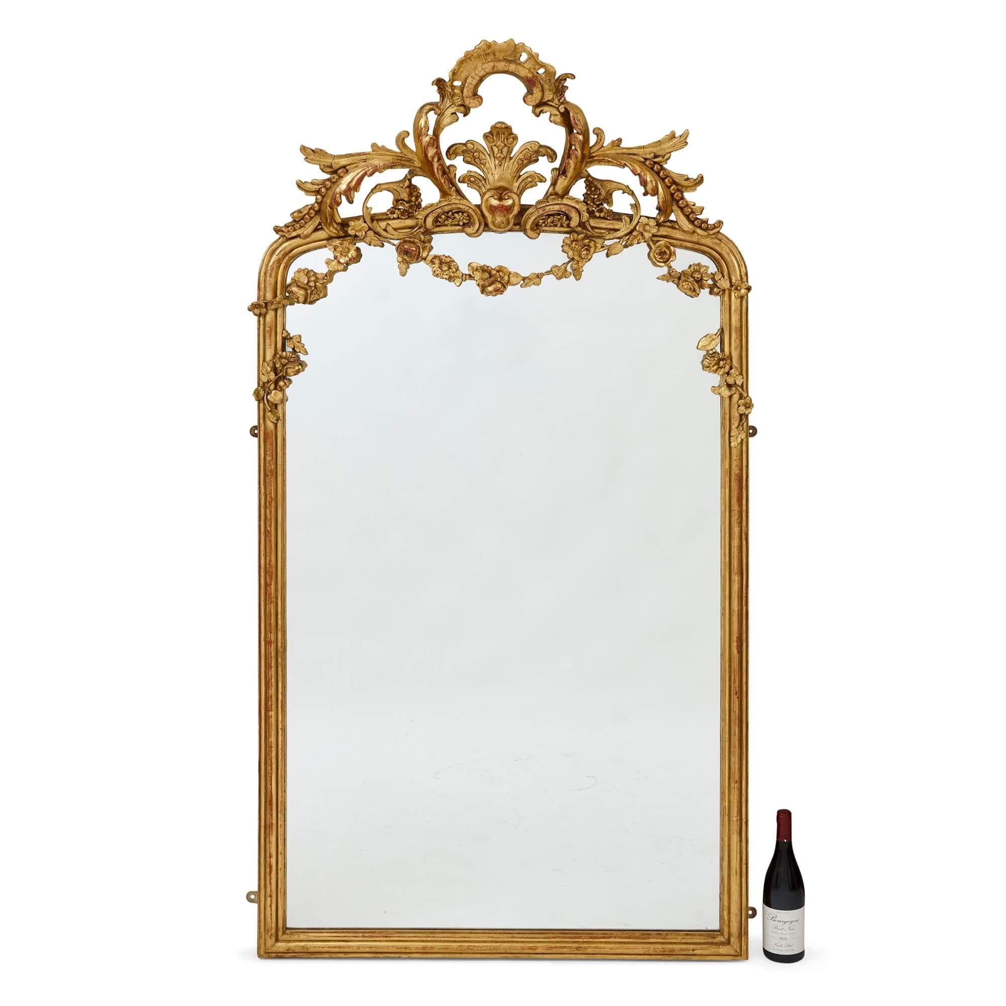 Paire de grands miroirs muraux en bois doré de style néo-rococo français en vente 2