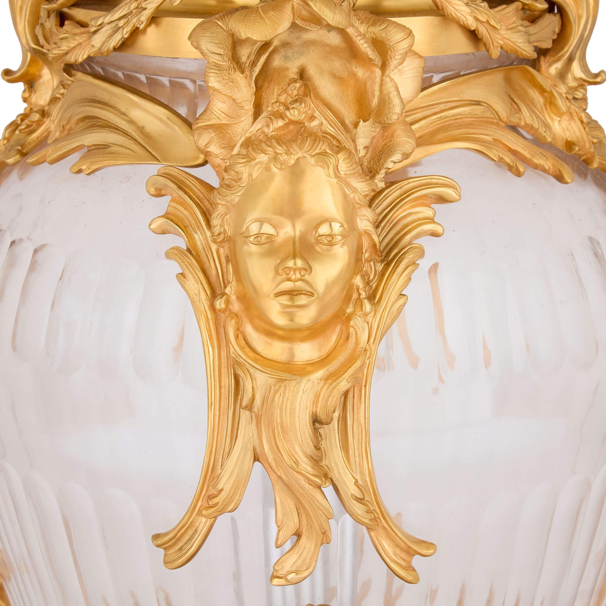 Calco Coppia di grandi candelabri in vetro e bronzo dorato in stile French Rococo in vendita