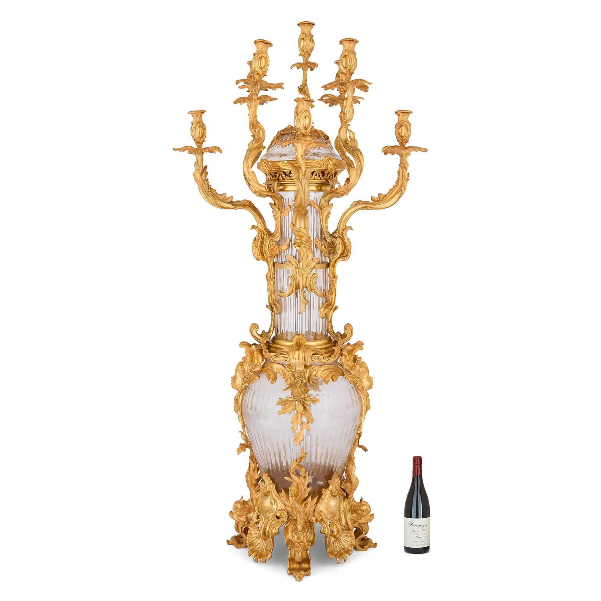 Coppia di grandi candelabri in vetro e bronzo dorato in stile French Rococo in vendita 1