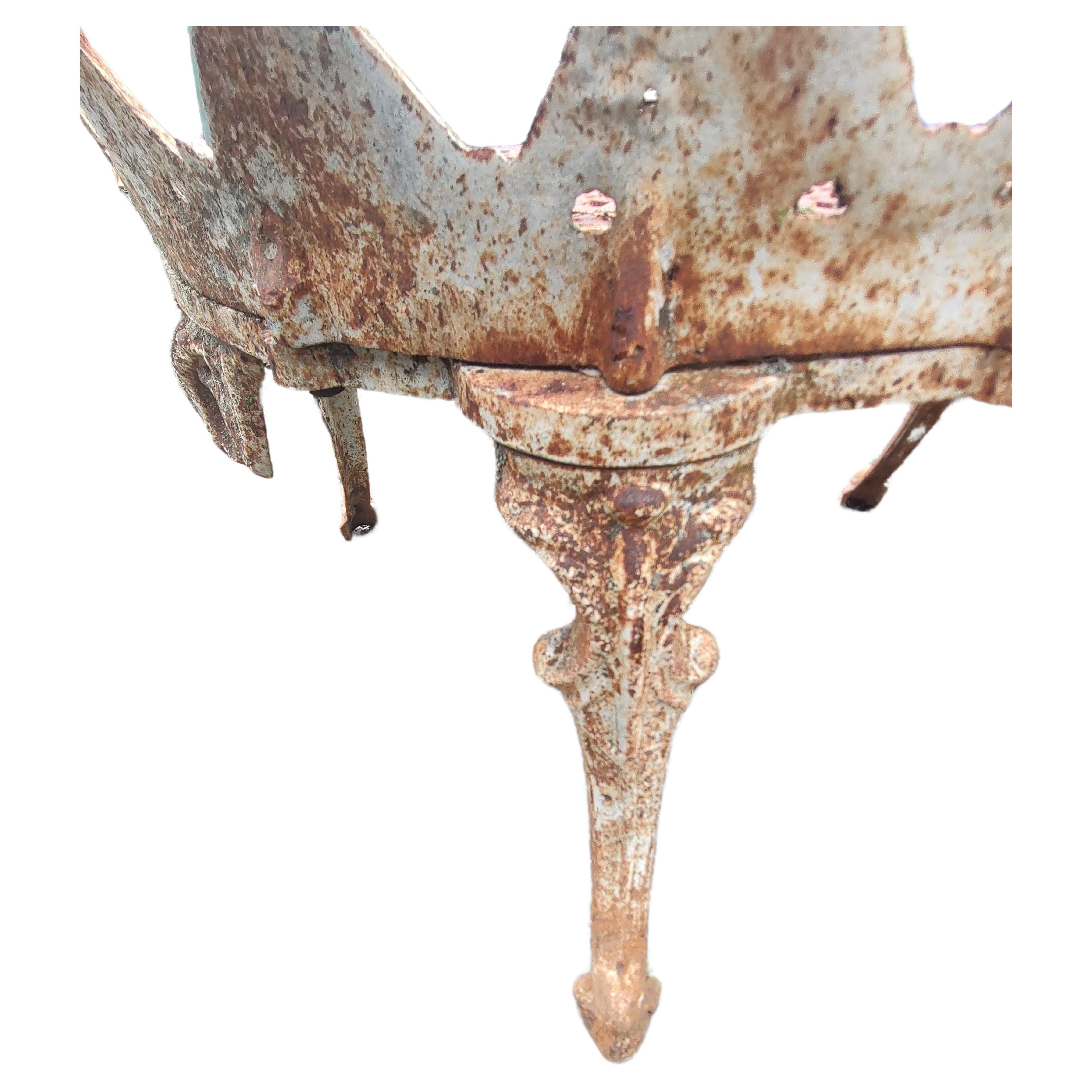 Art nouveau Paire de grands bancs de jardin de style Art Nouveau de l'époque victorienne française en vente