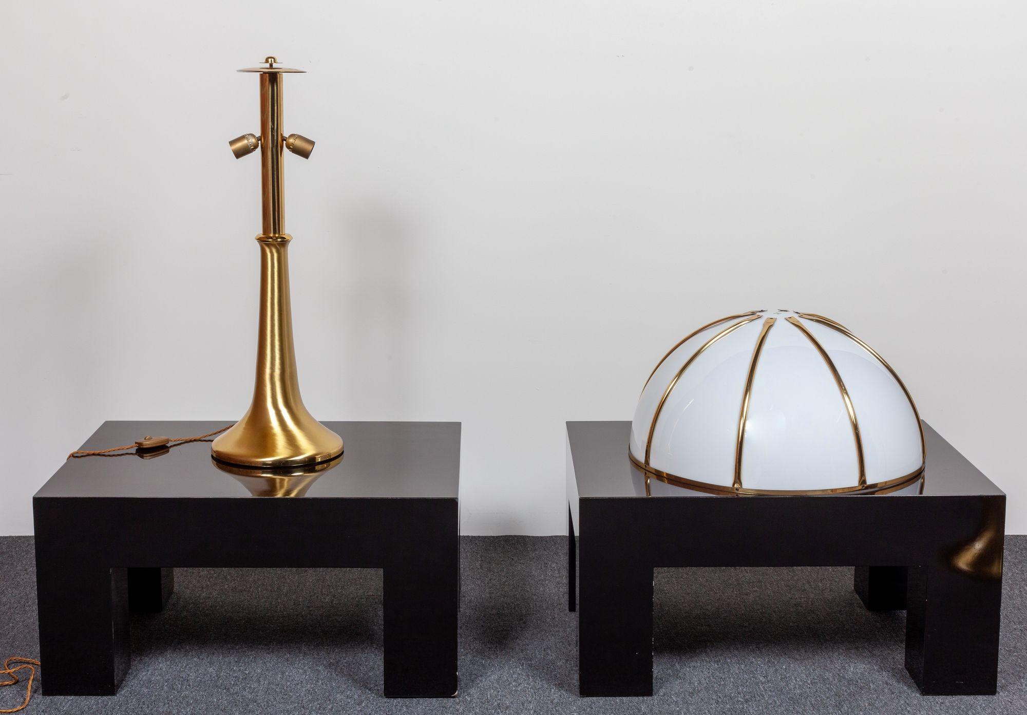 Paar große Gabriella Crespi „Fungo“-Tischlampen aus gebürstetem Messing und Acryl (Ende des 20. Jahrhunderts) im Angebot