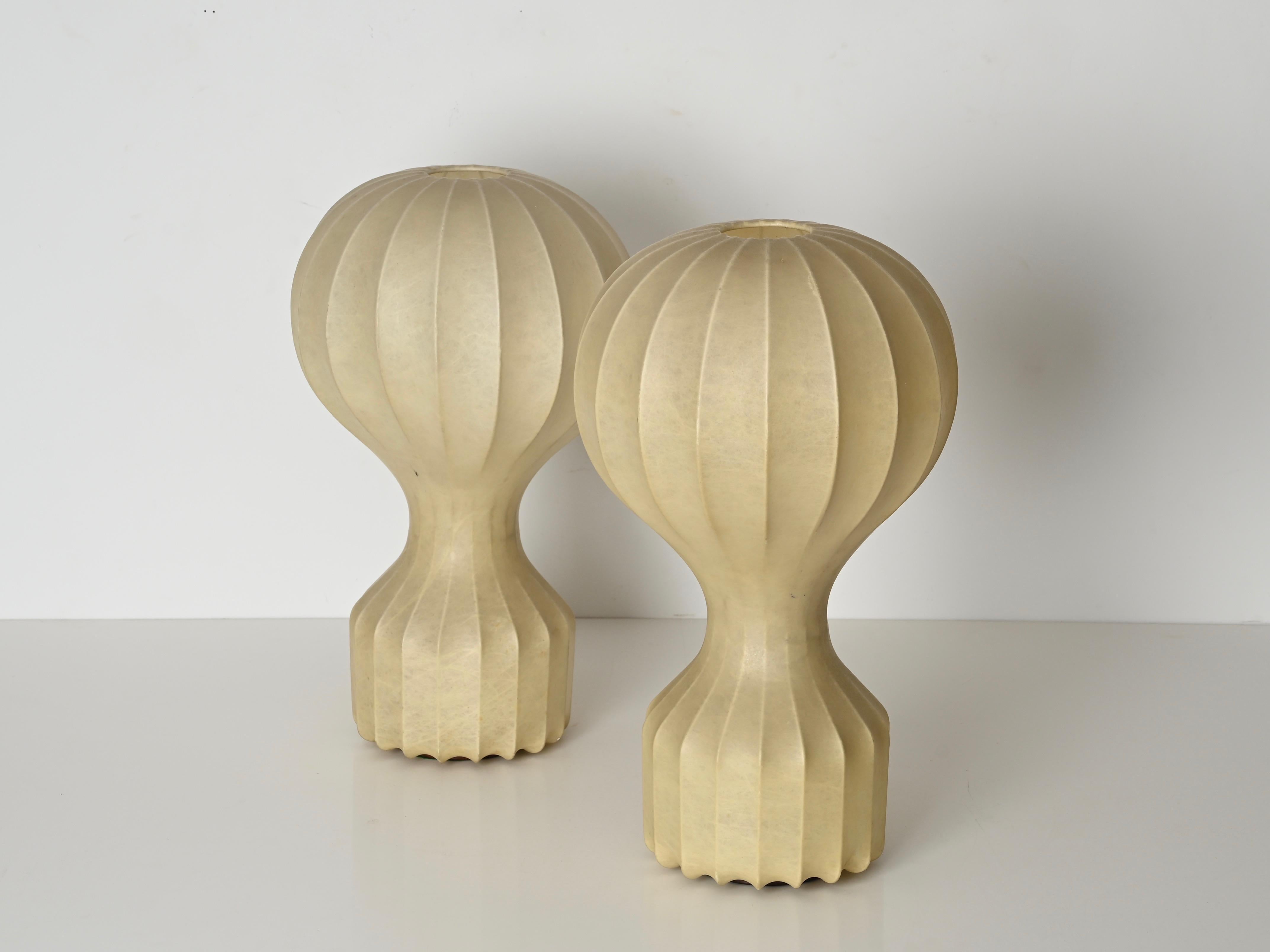 Pair of Large Gatto Beige Cocoon Table Lamps by Castiglioni for Flos Italy 1960s In Good Condition For Sale In Roma, IT