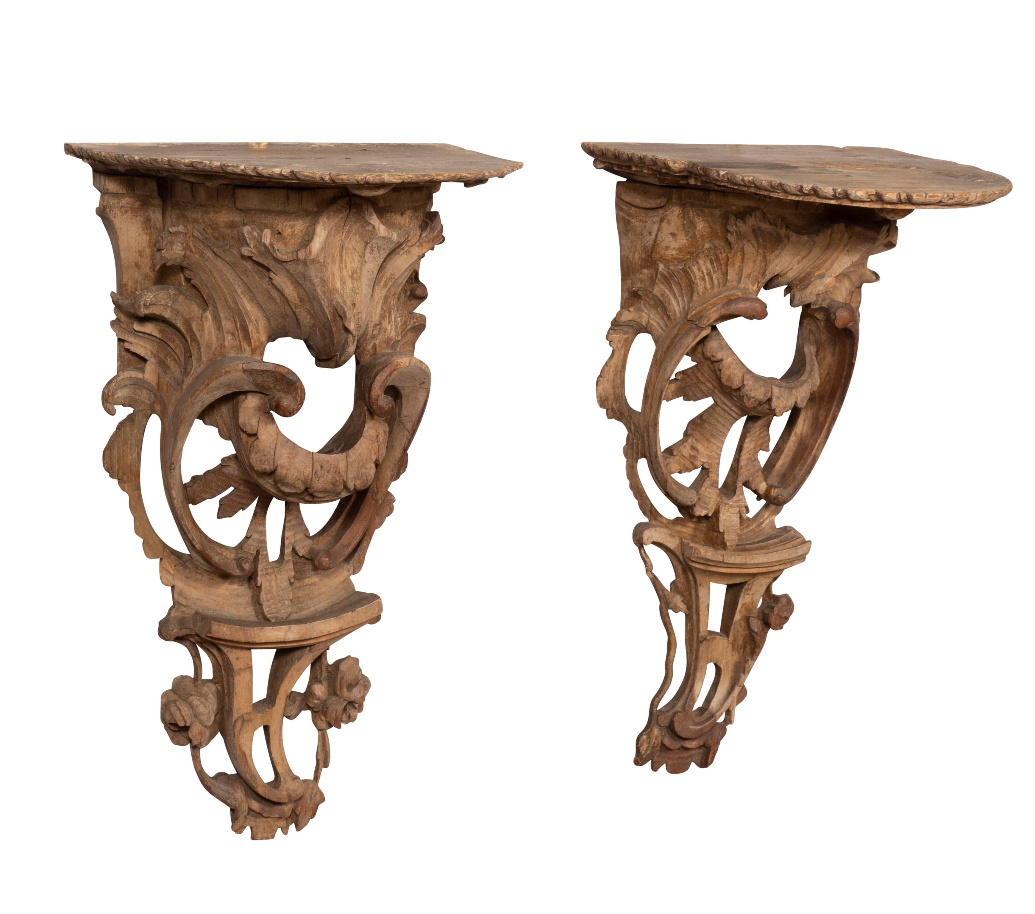 English Pair of Large George III Pine Wall Brackets For Sale
