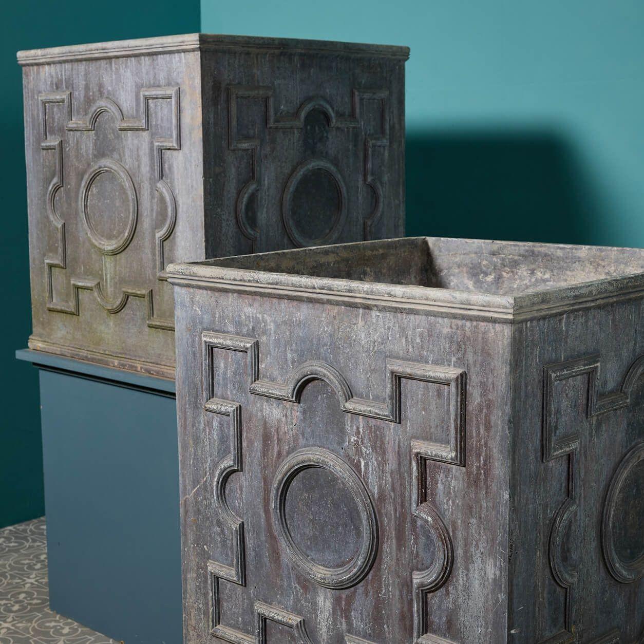 Georgiano Coppia di grandi cubi di piombo geometrici in stile georgiano in vendita
