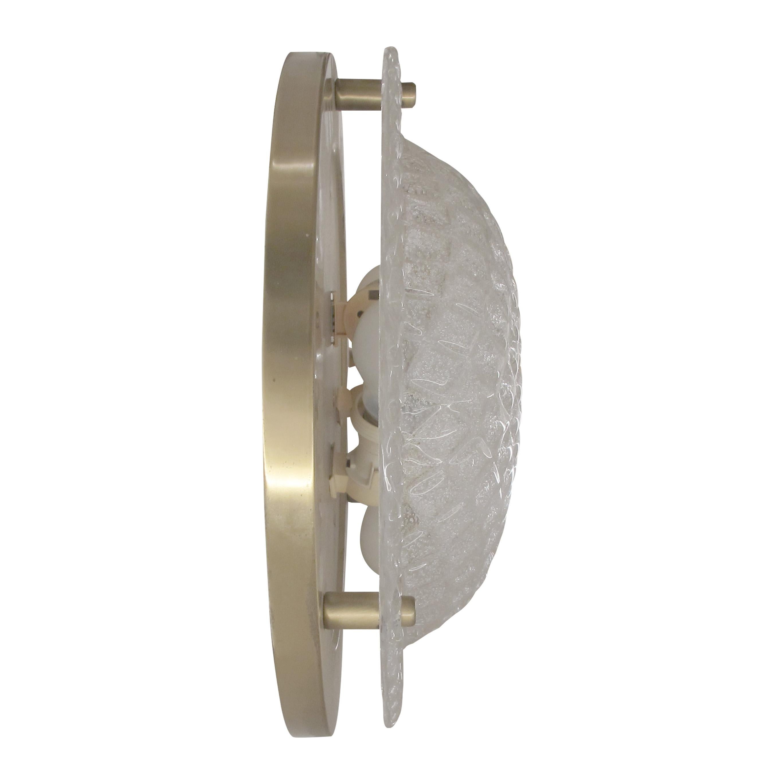 Ein Paar große deutsche Wand- oder Deckenleuchten aus Glas und Messing, 1970er Jahre (Ende des 20. Jahrhunderts) im Angebot