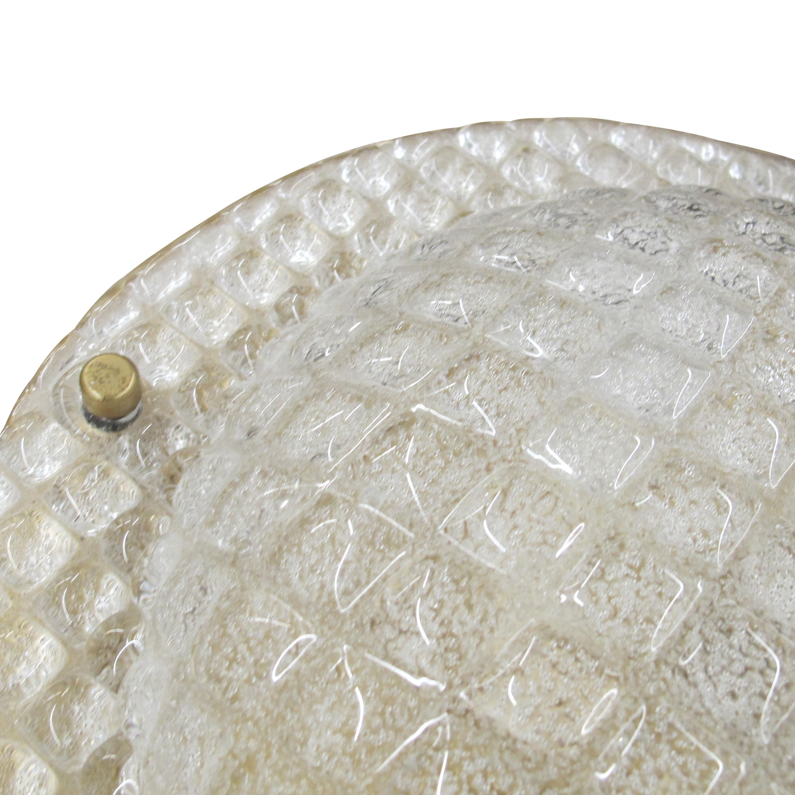 Ein Paar große deutsche Wand- oder Deckenleuchten aus Glas und Messing, 1970er Jahre (Metall) im Angebot